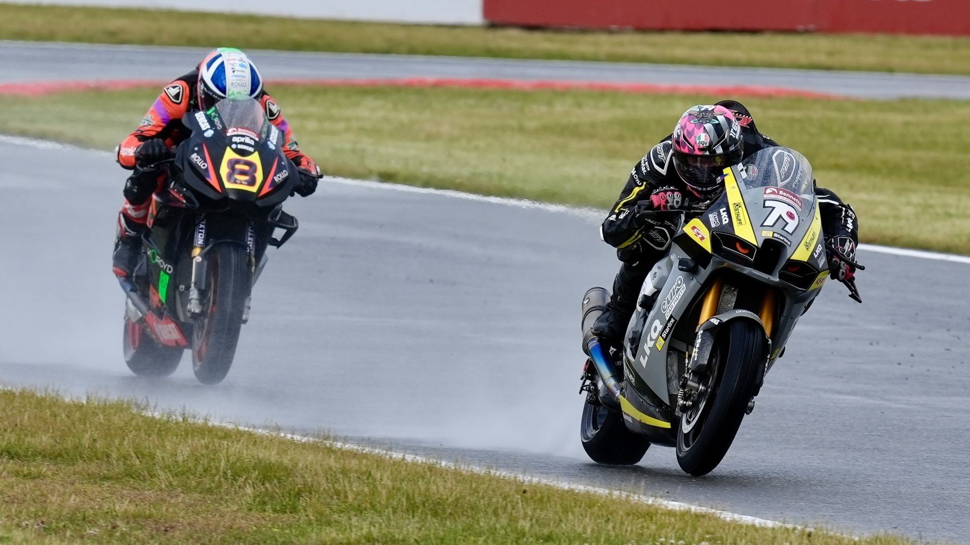 Storm Stacey se imponía a Lewis Rollo para estrenar su palmarés en el British Superbike
