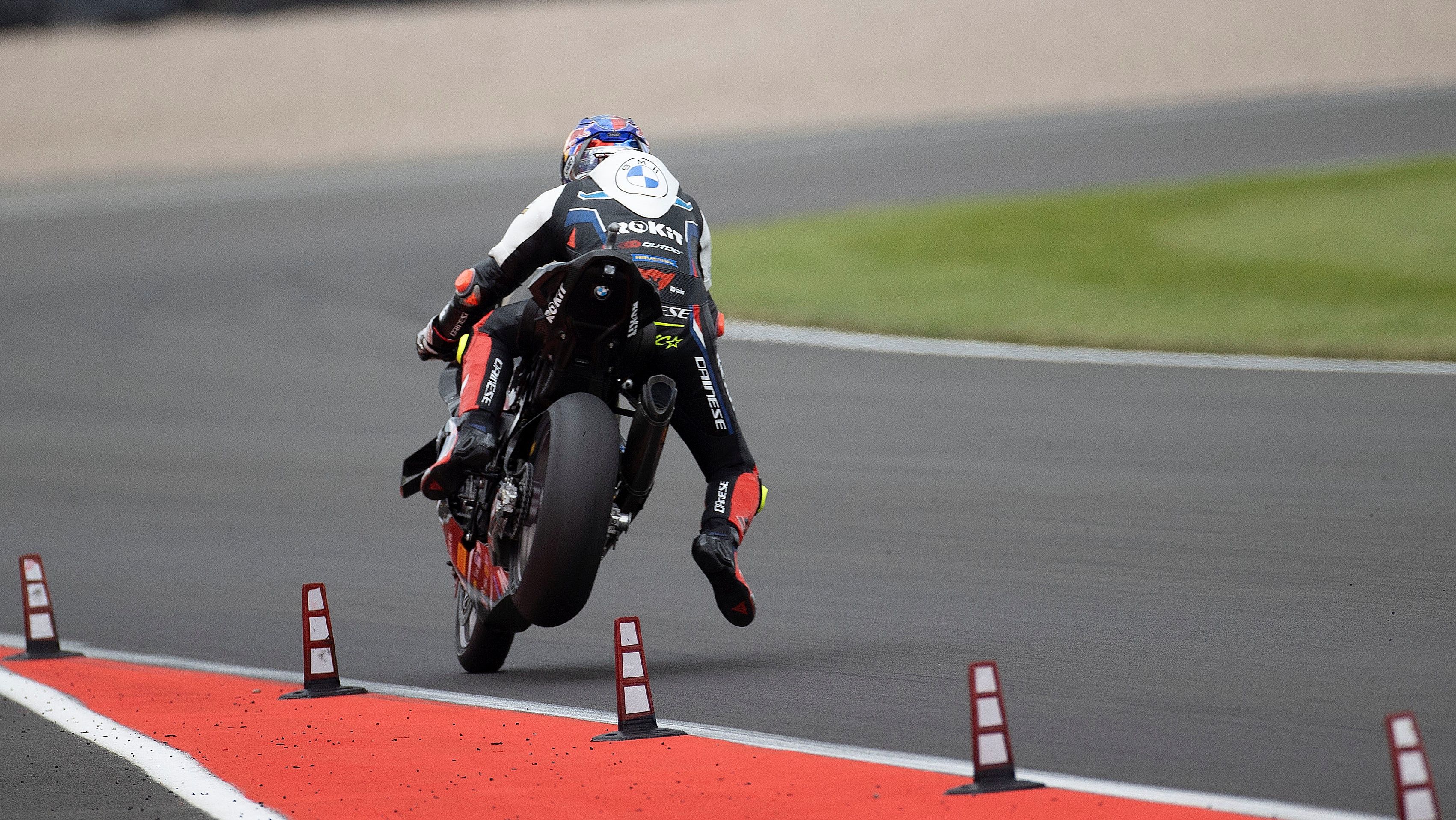Toprak Razgatlioglu ha ganado con 11 segundos en Donington