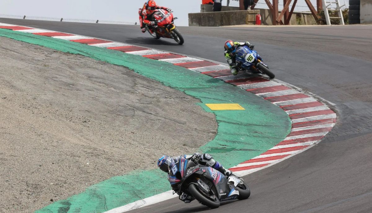 Cameron Beaubier se escapa de Cameron Petersen y Josh Herrin Cameron Beaubier se escapa de Cameron Petersen y Josh Herrin