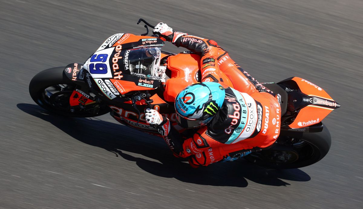 Adrián Huertas lidera el Mundial de Supersport 2024