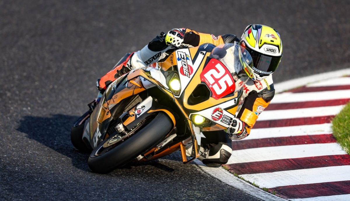 El Team Etolie es uno de los favoritos en Superstock en Suzuka El Team Etolie es uno de los favoritos en Superstock en Suzuka