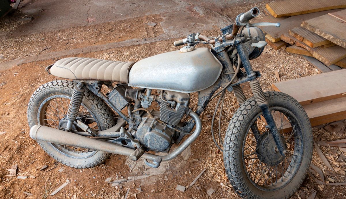 Cómo quitar el óxido del hierro de la moto