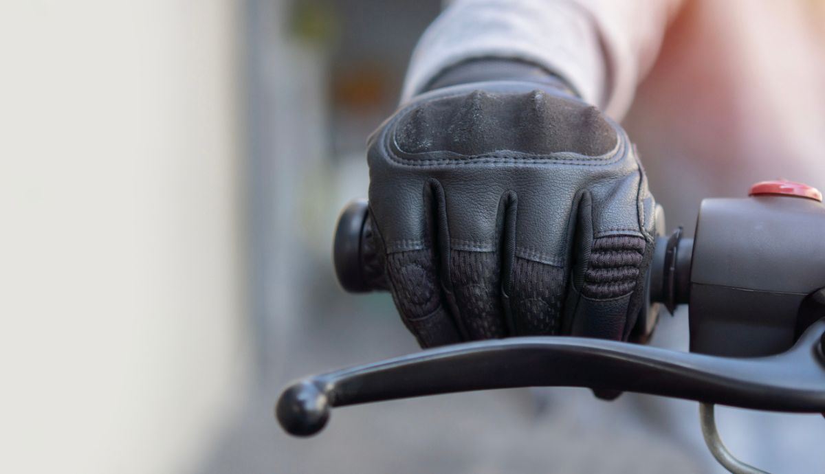 Cómo limpiar los guantes de moto