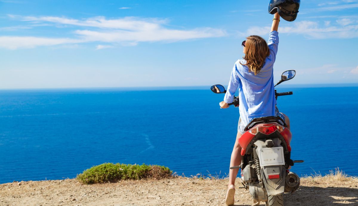 Consejos para la seguridad vial en moto durante el verano