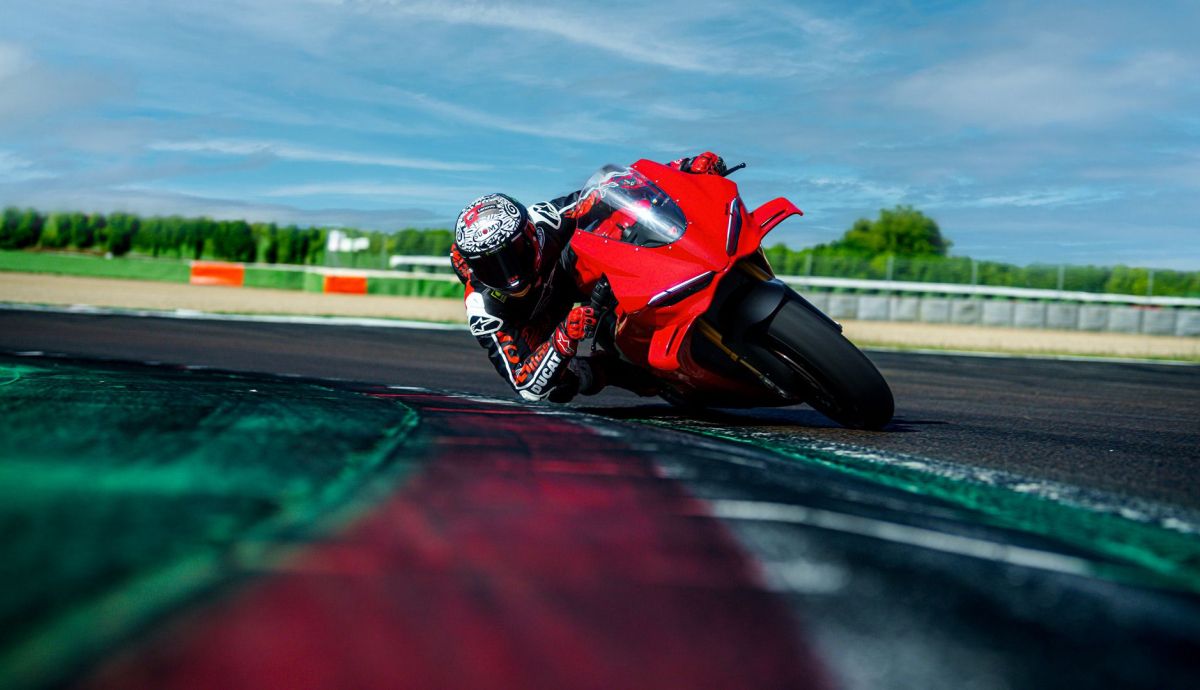 Ducati Panigale V4S 2025 Accion (3)