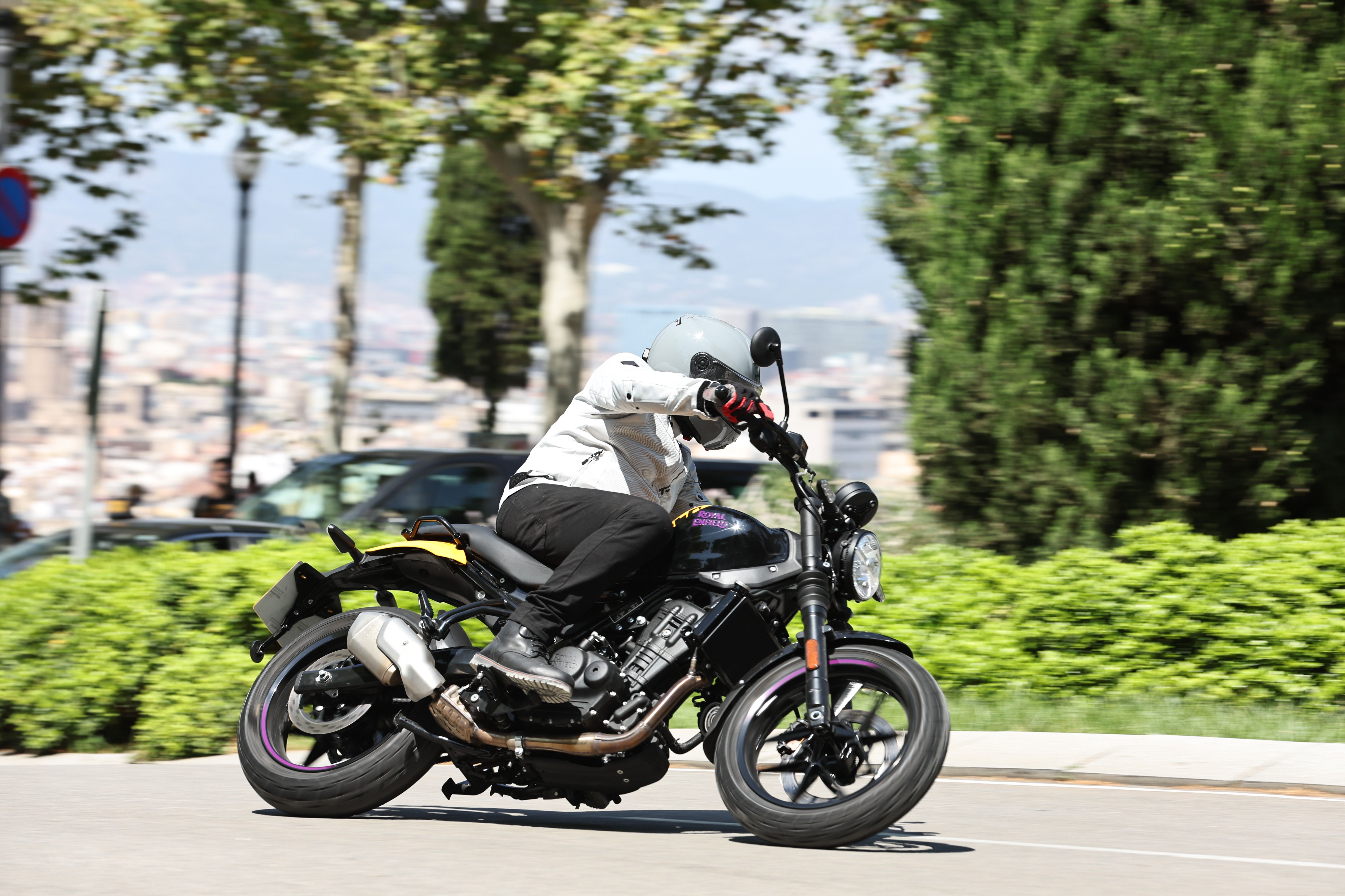 Royal Enfield Guerrilla 450. Nueva roadster que nace dispuesta a dar guerra