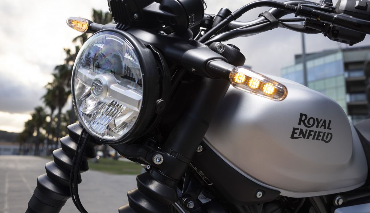 Royal Enfield Guerrilla 450 Front Close Up(5)