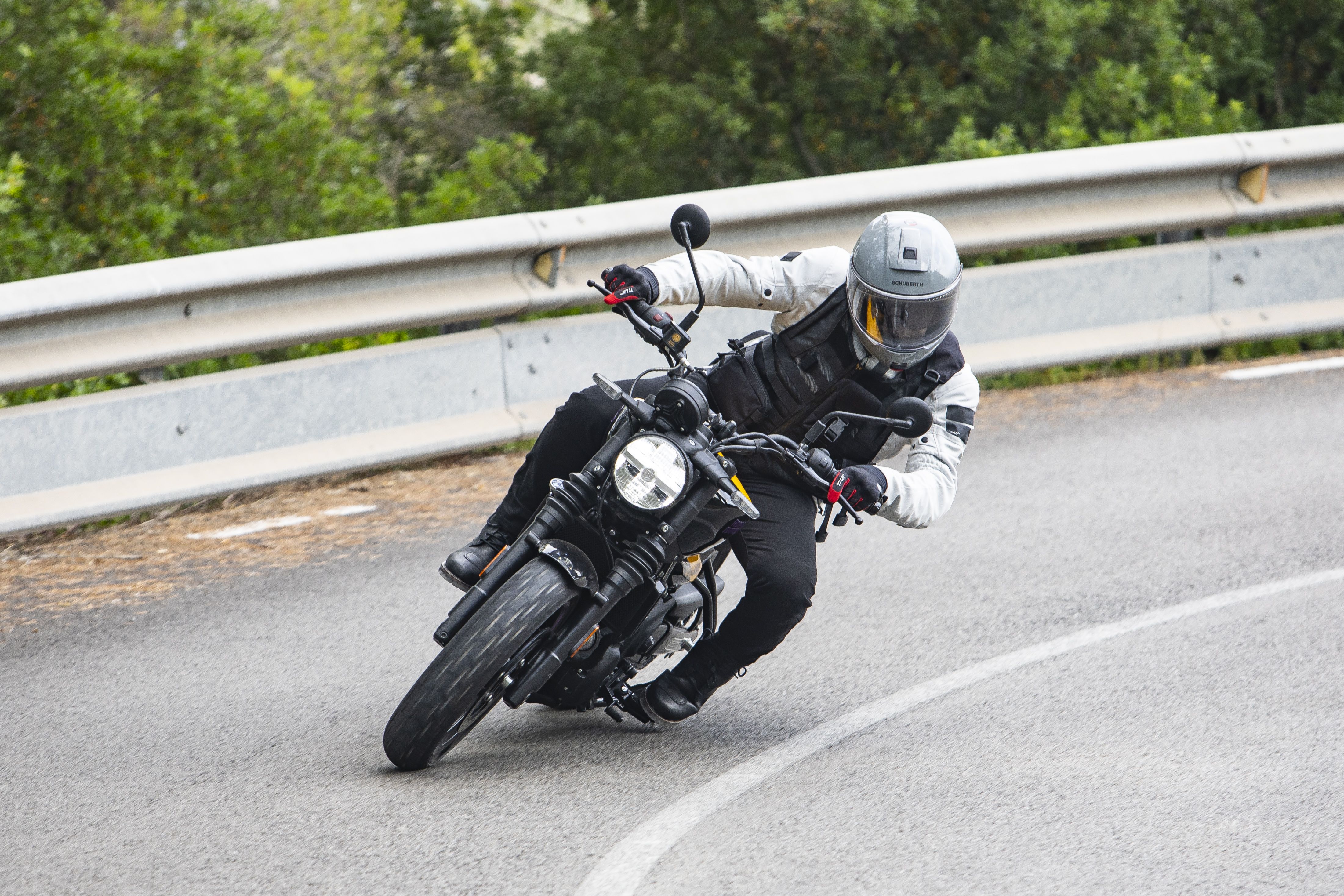 Fotos Royal Enfield Guerrilla 450.