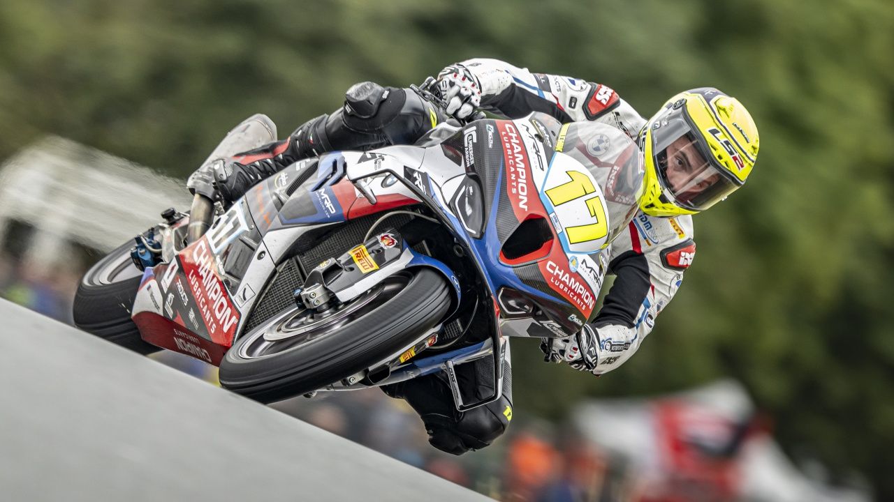 Ilya Mikhalchik se ha hecho con el liderato del IDM SBK 2024 tras su doblete en Schleizer