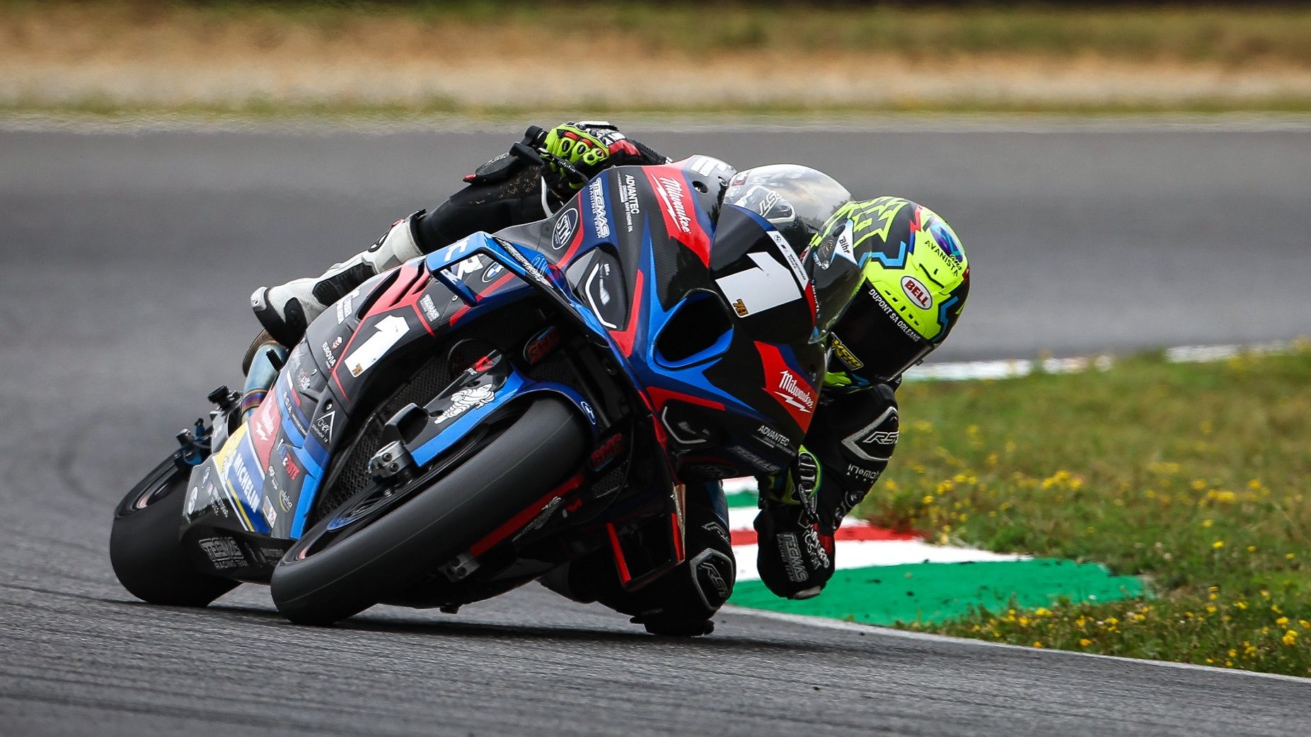 Kenny Foray se escapa en el FSBK tras dos victorias en Pau Arnos