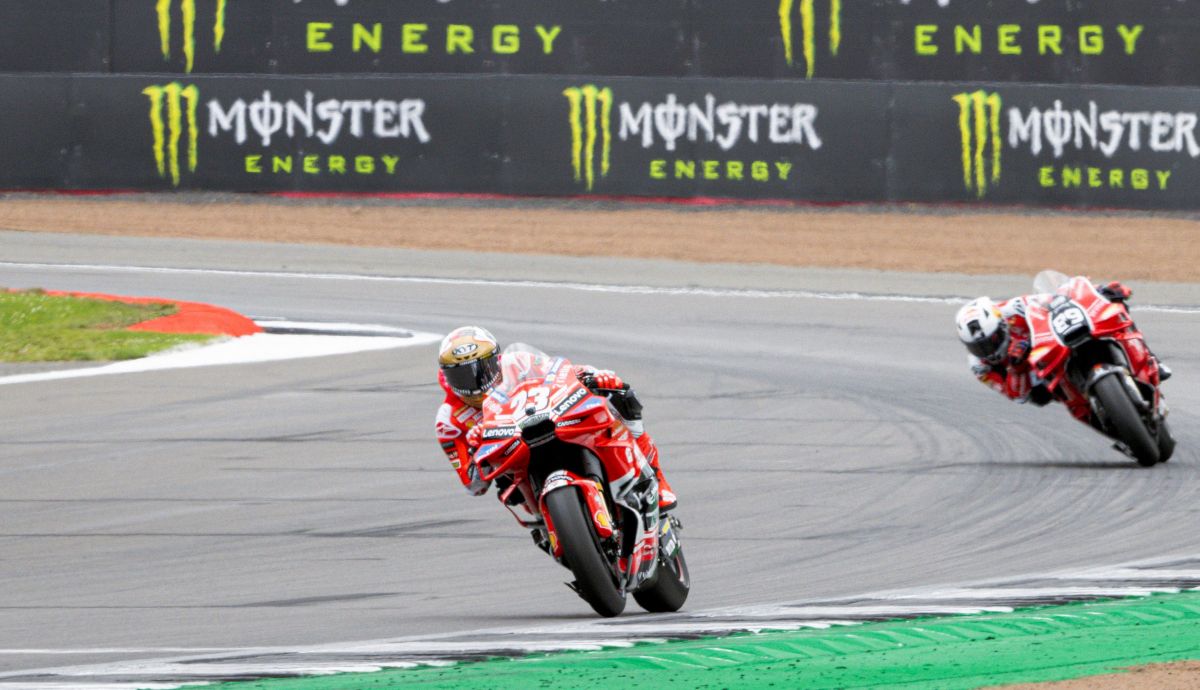 Enea Bastianini se escapa de Jorge Martín rumbo al triunfo, MotoGP Silverstone 2024