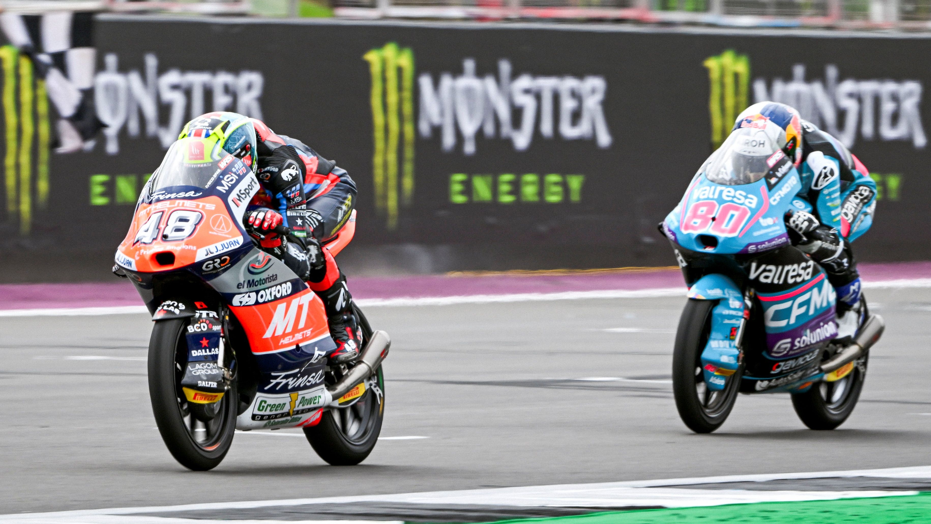 Iván Ortolá se impone en meta ante David Alonso, Moto3 Silverstone 2024