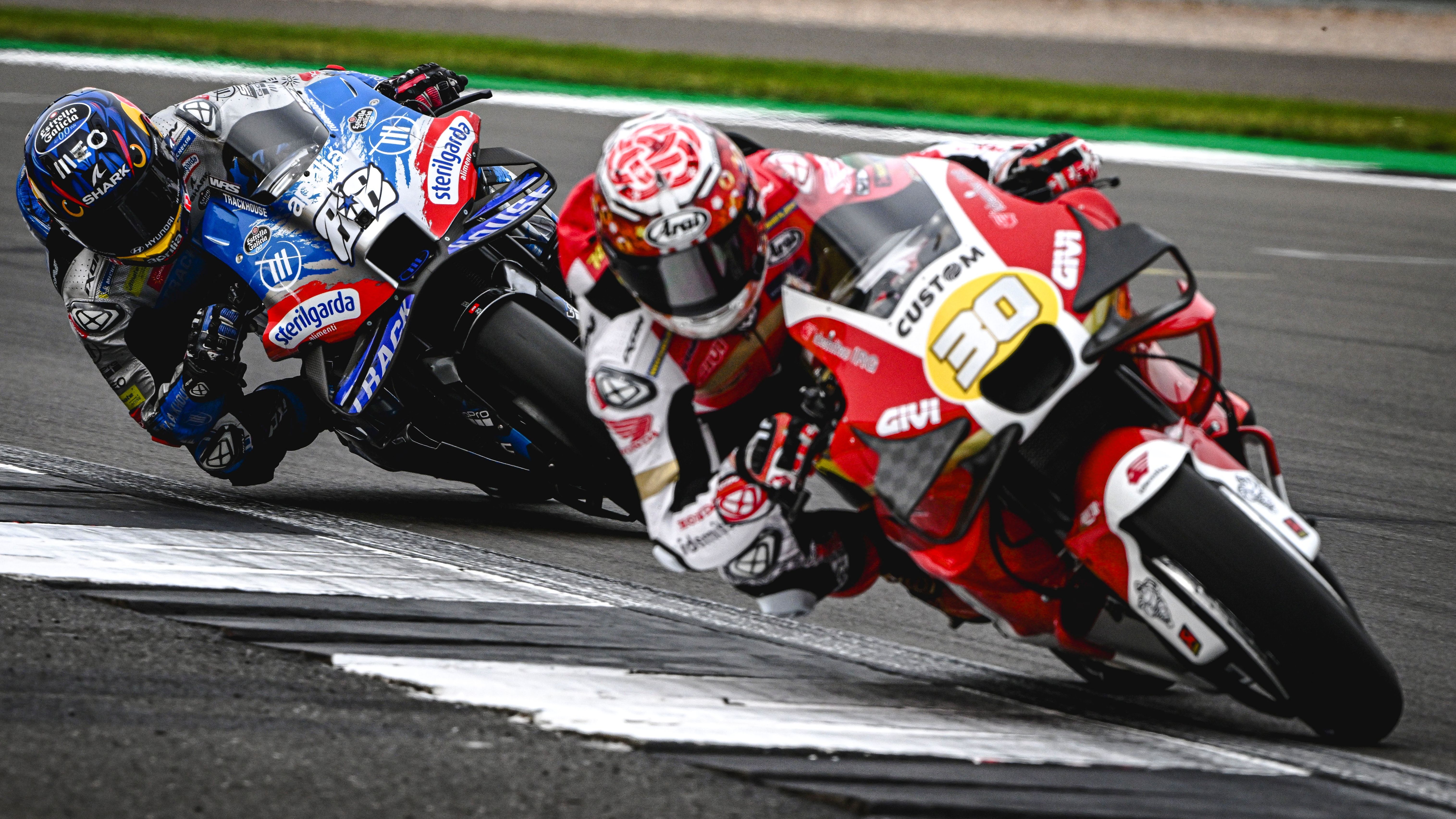 Takaaki Nakagami delante de Miguel Oliveira, MotoGP Silverstone 2024