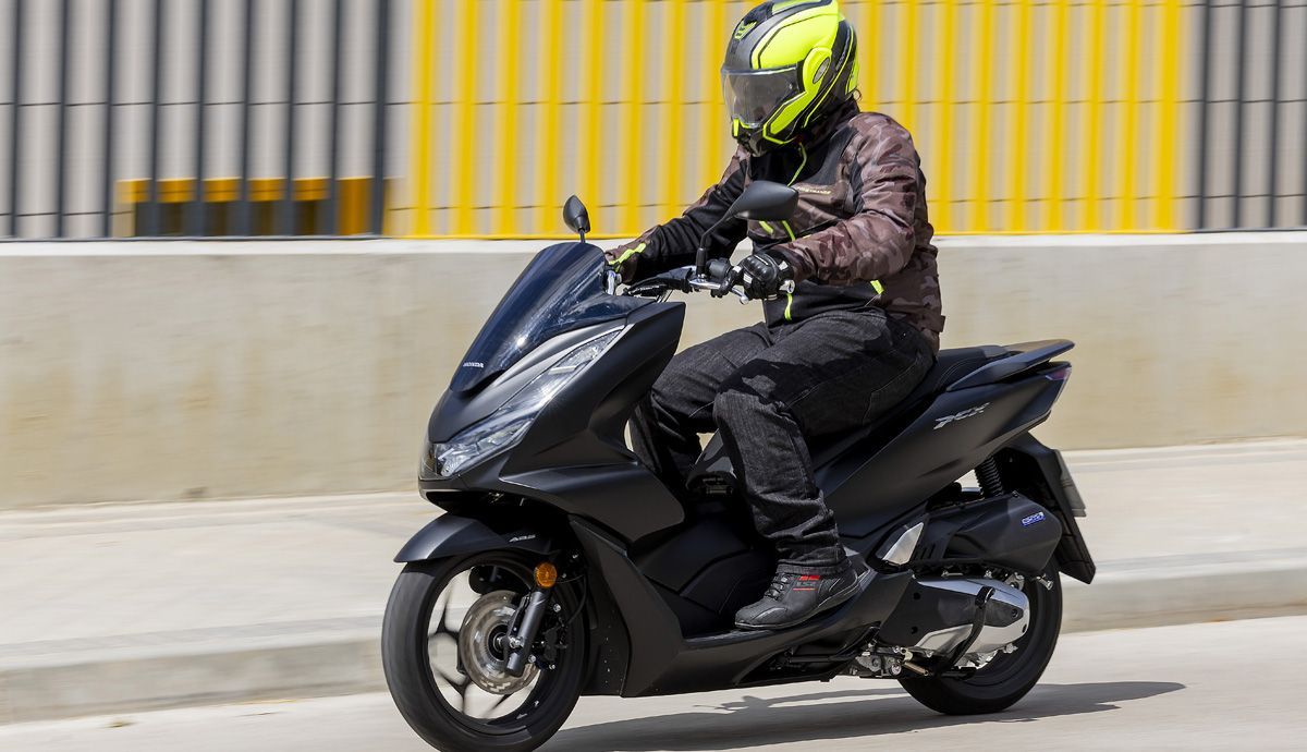 honda-pcx-125-2024-accion_7_1200x690.jpeg