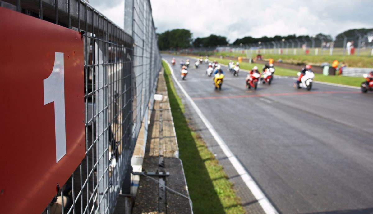 Cómo organizar una carrera de motos amateur