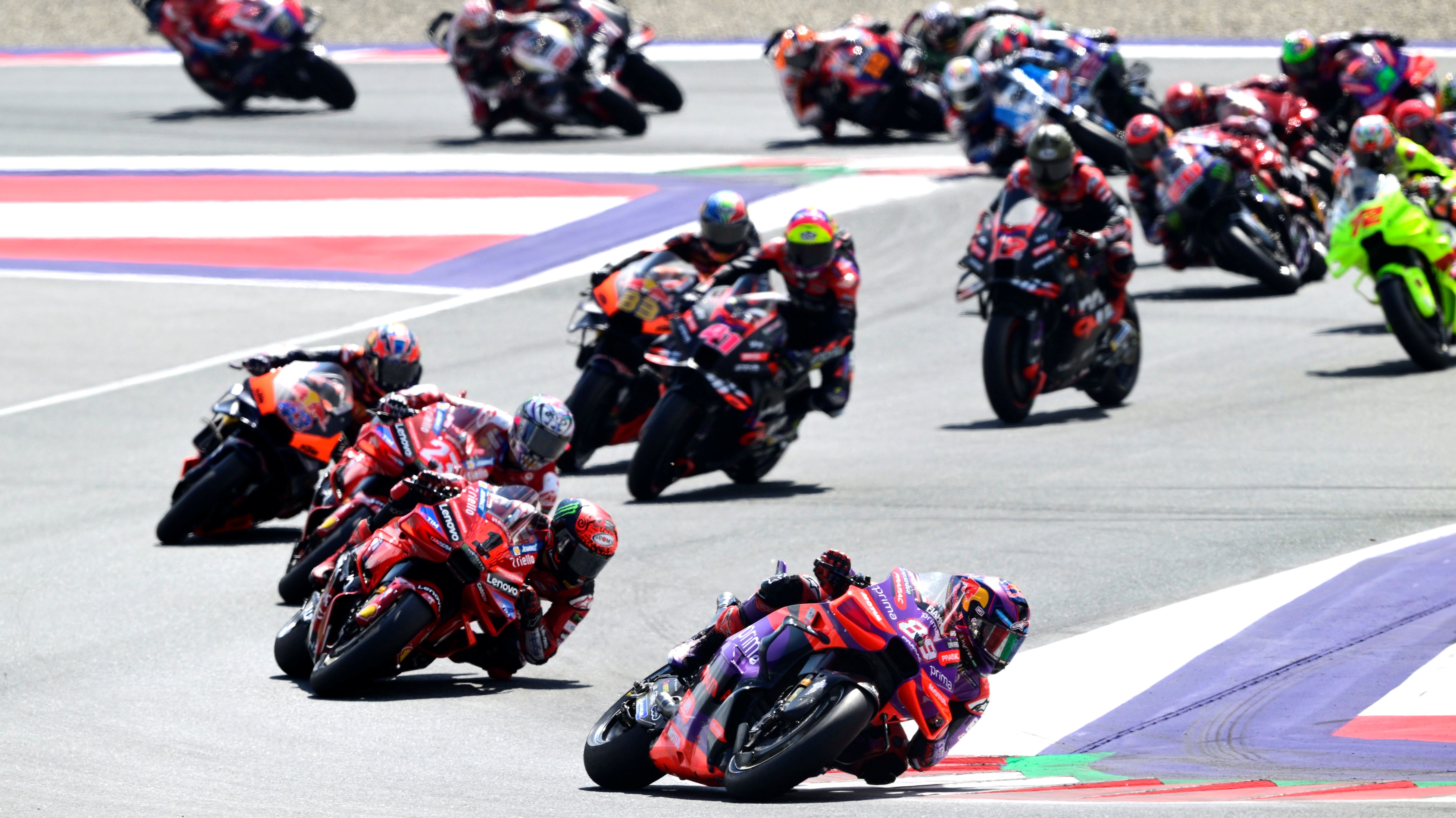 Jorge Martín lidera en la arrancada delante de Pecco Bagnaia, MotoGP Austria 2024