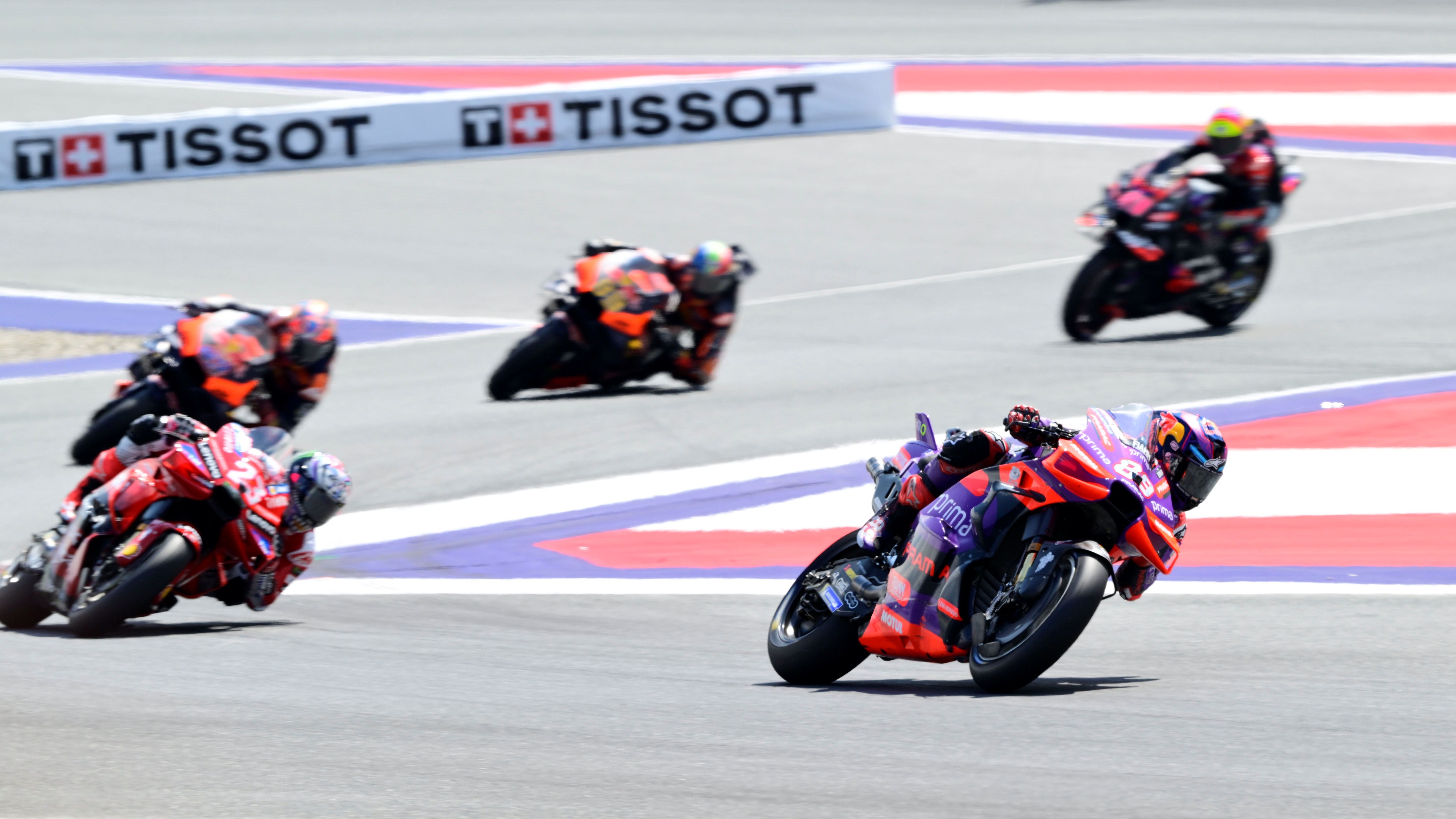 Jorge Martín trata de abrir hueco sobre Enea Bastianini, MotoGP Austria 2024