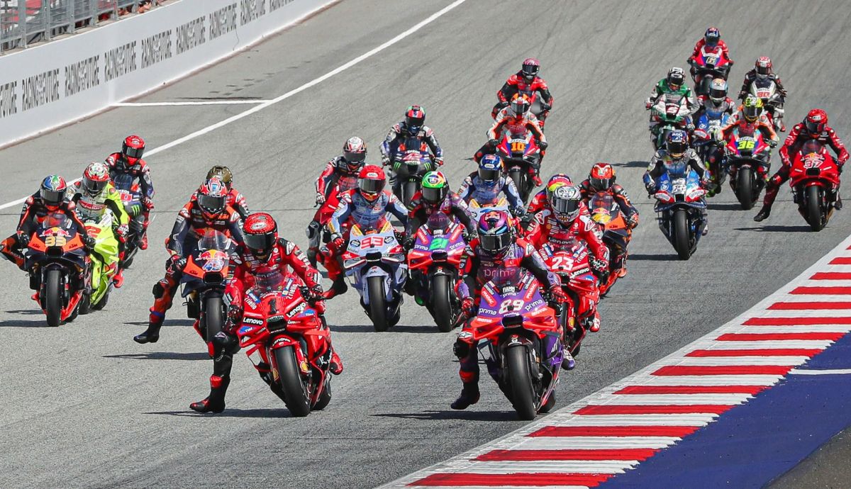 Pecco Bagnaia trata de superar a Jorge Martín en la salida, MotoGP Austria 2024 Pecco Bagnaia trata de superar a Jorge Martín en la salida, MotoGP Austria 2024