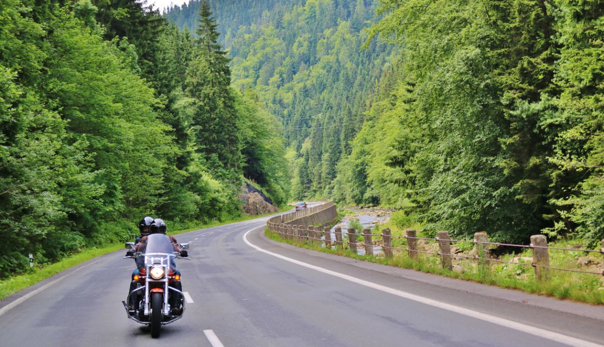 Cómo evitar el cansancio en rutas largas con la moto