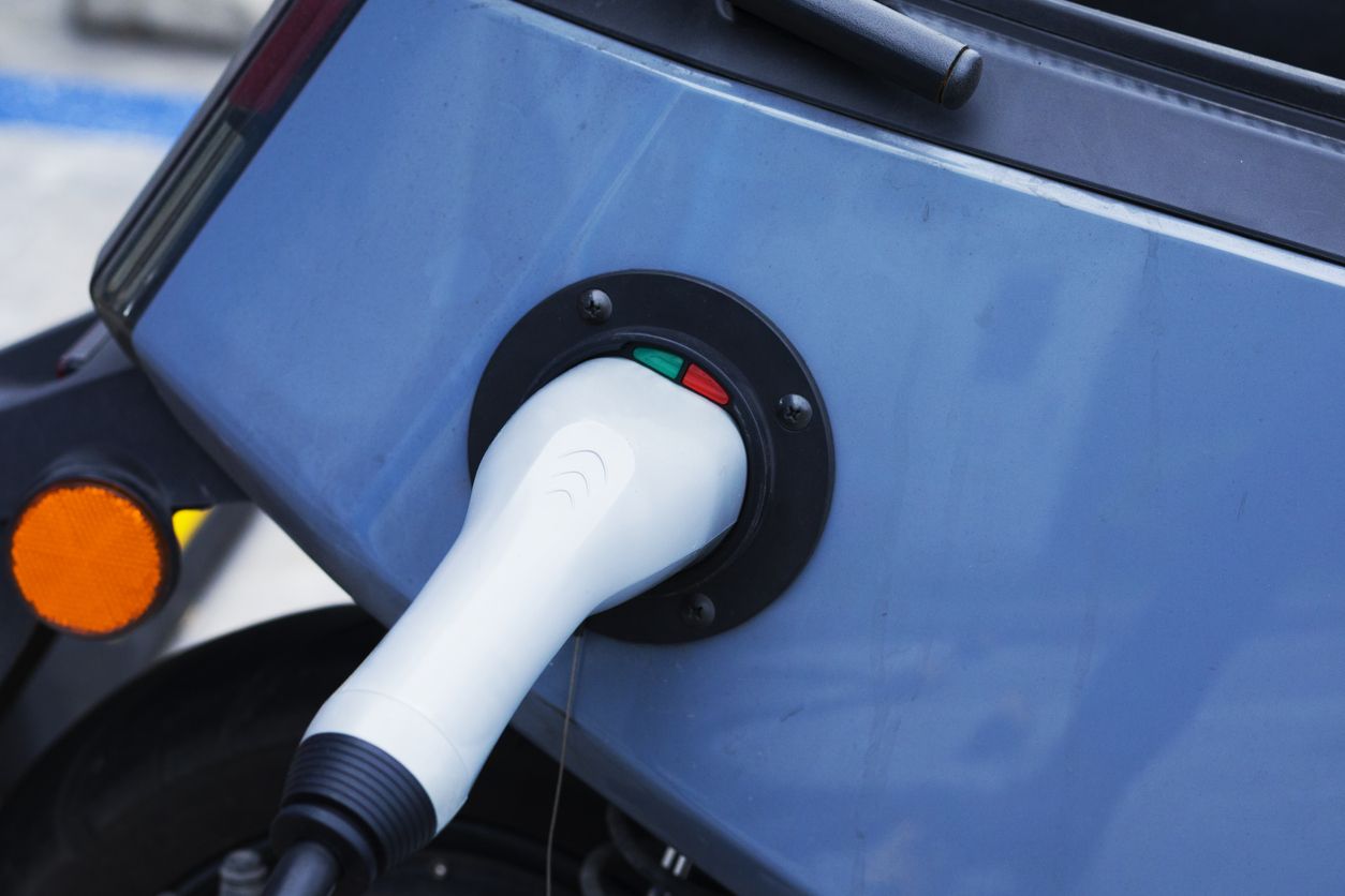 Motos eléctricas, una opción viable para viajes largos en verano
