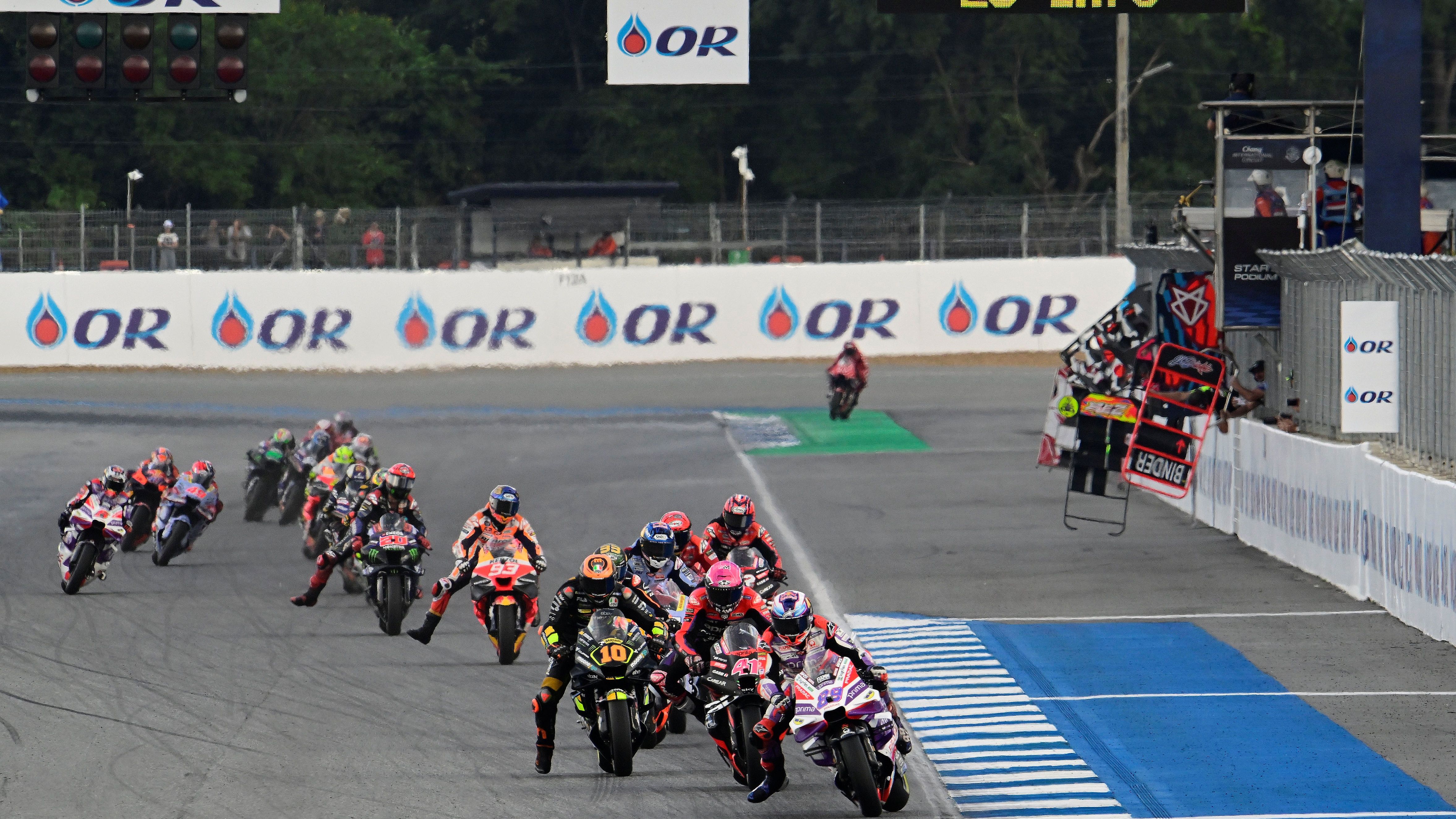 Inicio de la carrera del año pasado de MotoGP en Tailandia