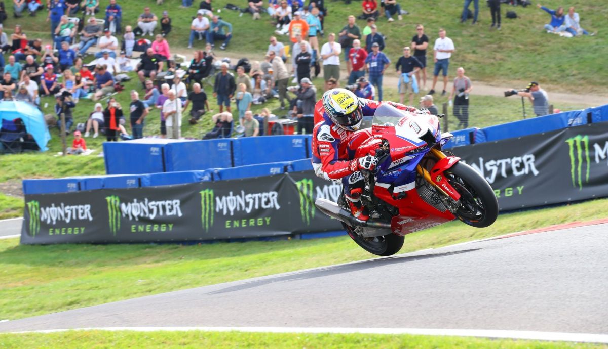 Tommy Bridewell logró un triunfo en Cadwell Park y sigue líder del BSB 2024 Tommy Bridewell logró un triunfo en Cadwell Park y sigue líder del BSB 2024