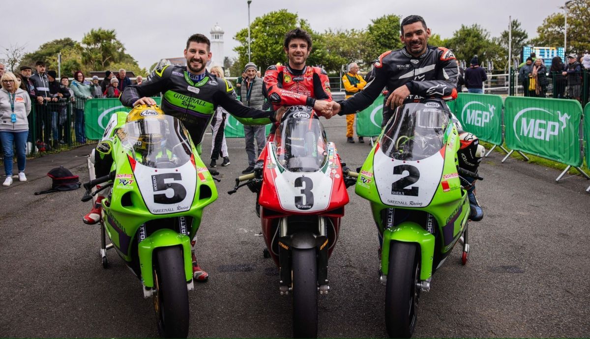 Mike Browne venció ante las Kawasaki de Rob Hodson y Derek Sheils