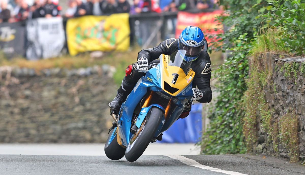 Daniel Ingham se llevó la victoria en el Senior ManxGP 2024