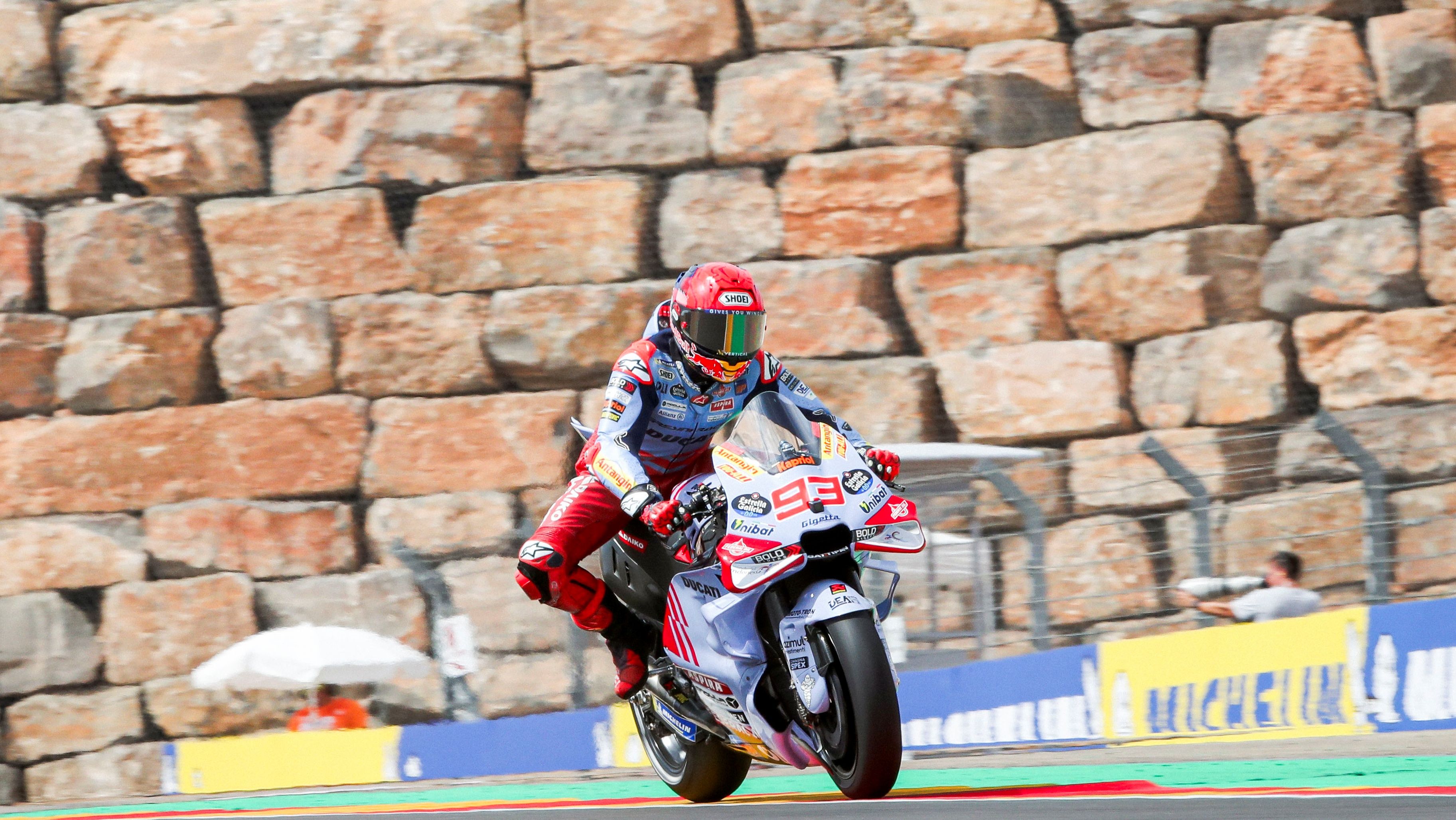 Marc Márquez en el muro de Aragón, donde ha vuelto a la victoria