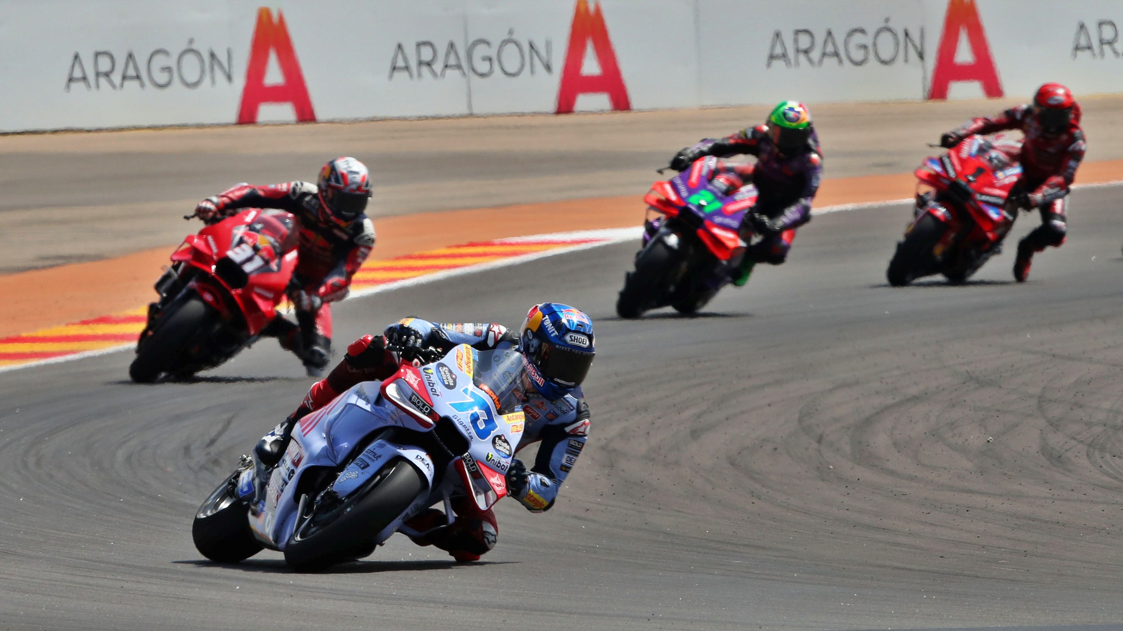 Álex Márquez seguido por Pedro Acosta, Franco Morbidelli y Pecco Bagnaia, MotoGP Aragón 2024