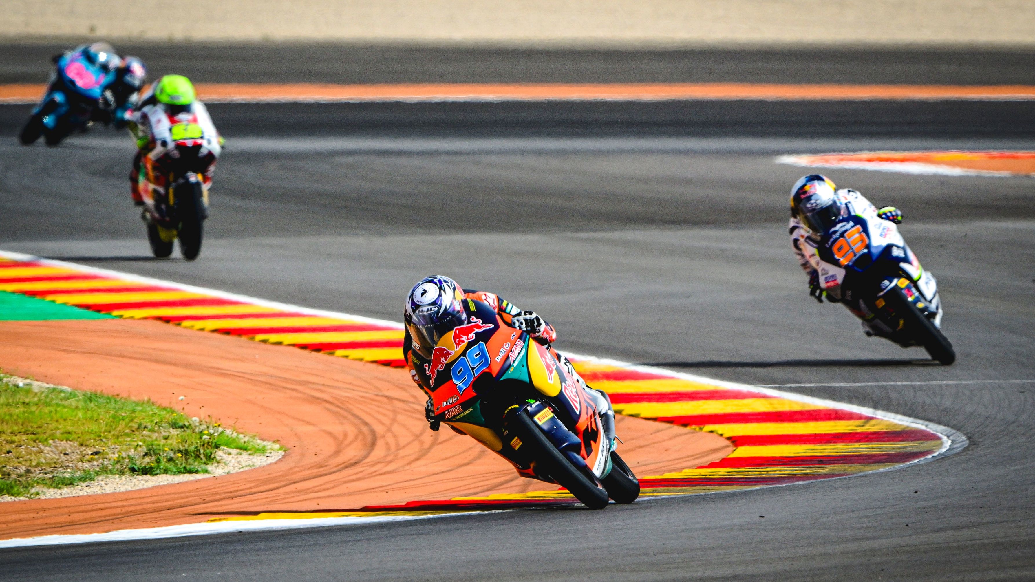 José Antonio Rueda se escapa de Collin Veijer con Luca Lunetta y David Alonso al fondo, Moto3 Aragón 2024