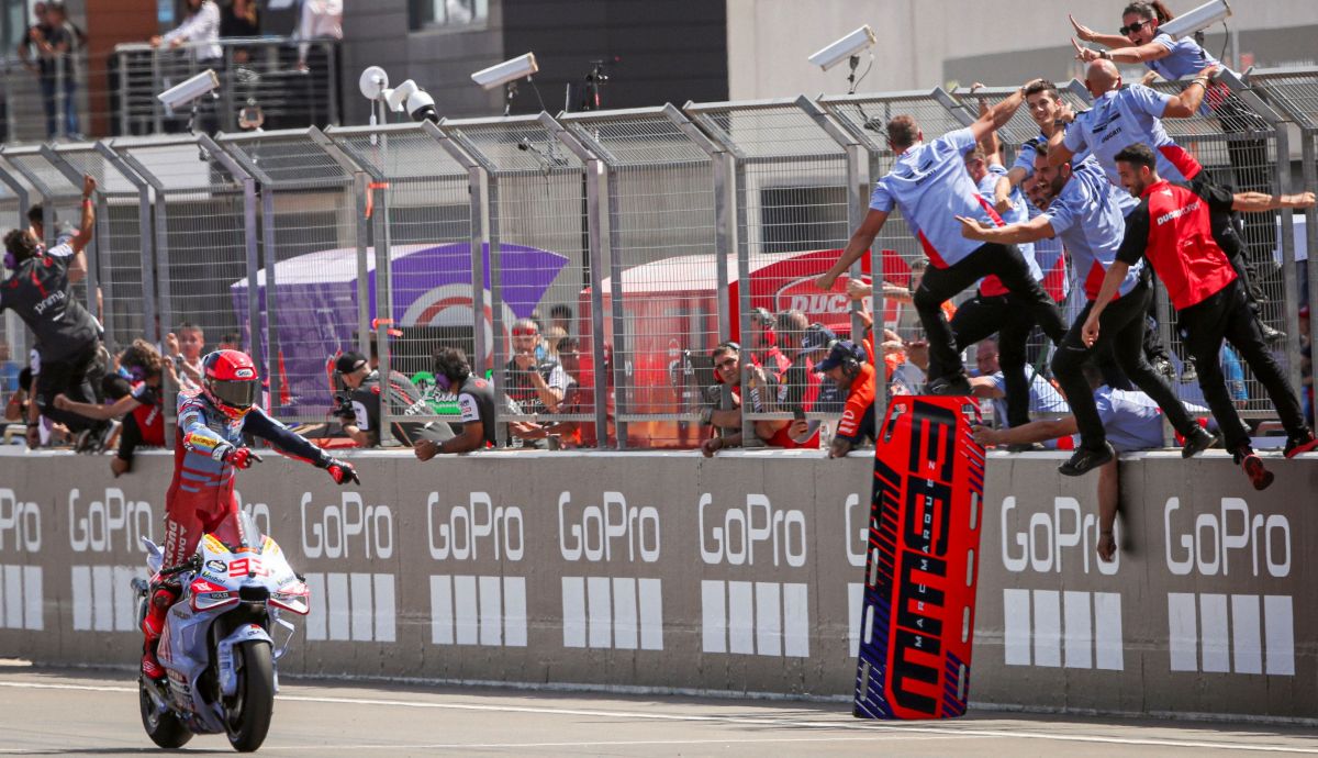 Marc Márquez entra en meta ante el delirio del Gresini, MotoGP Aragón 2024 Marc Márquez entra en meta ante el delirio del Gresini, MotoGP Aragón 2024