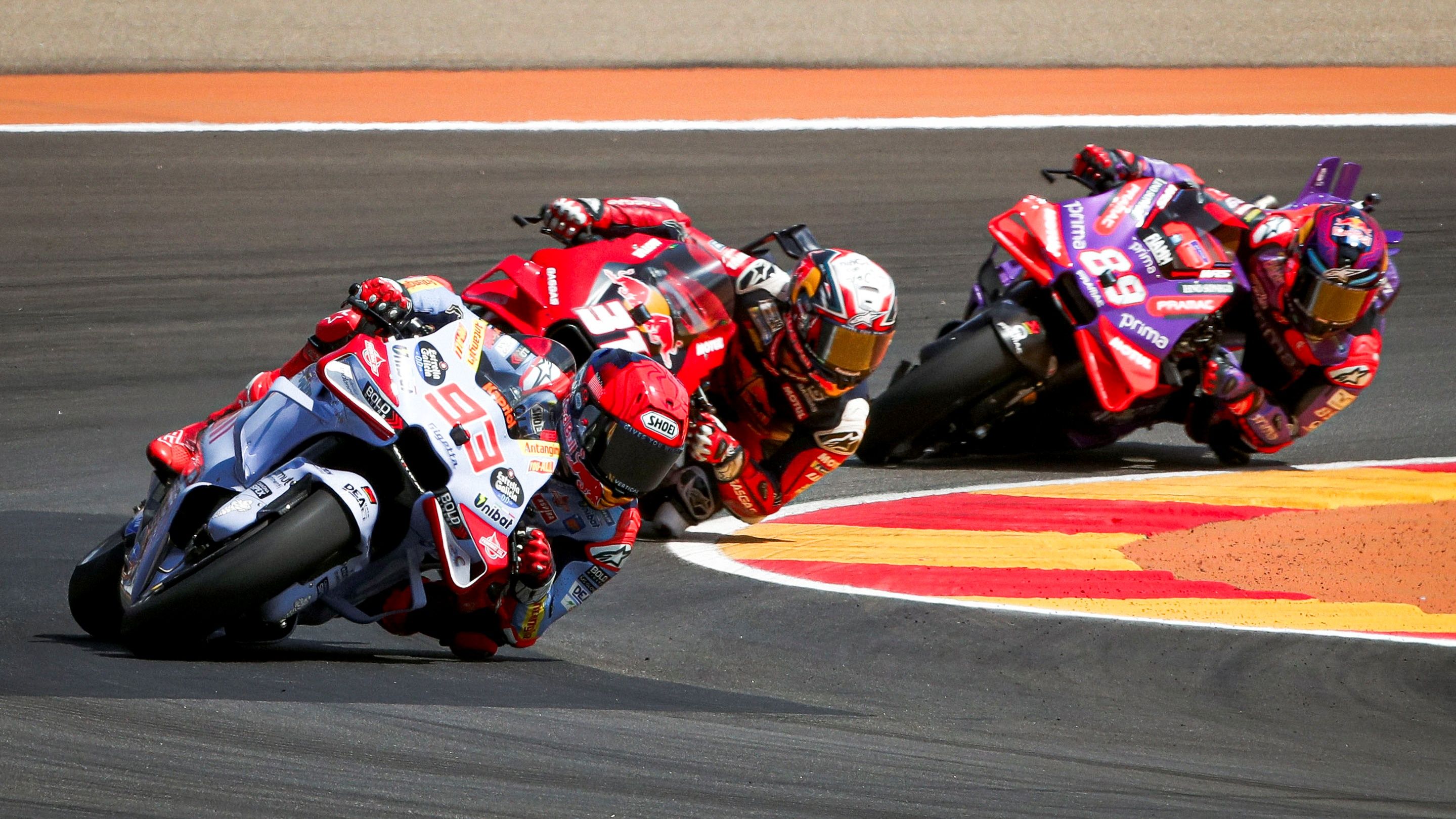 Marc Márquez lidera al inicio seguido por Pedro Acosta y Jorge Martín, MotoGP Aragón 2024