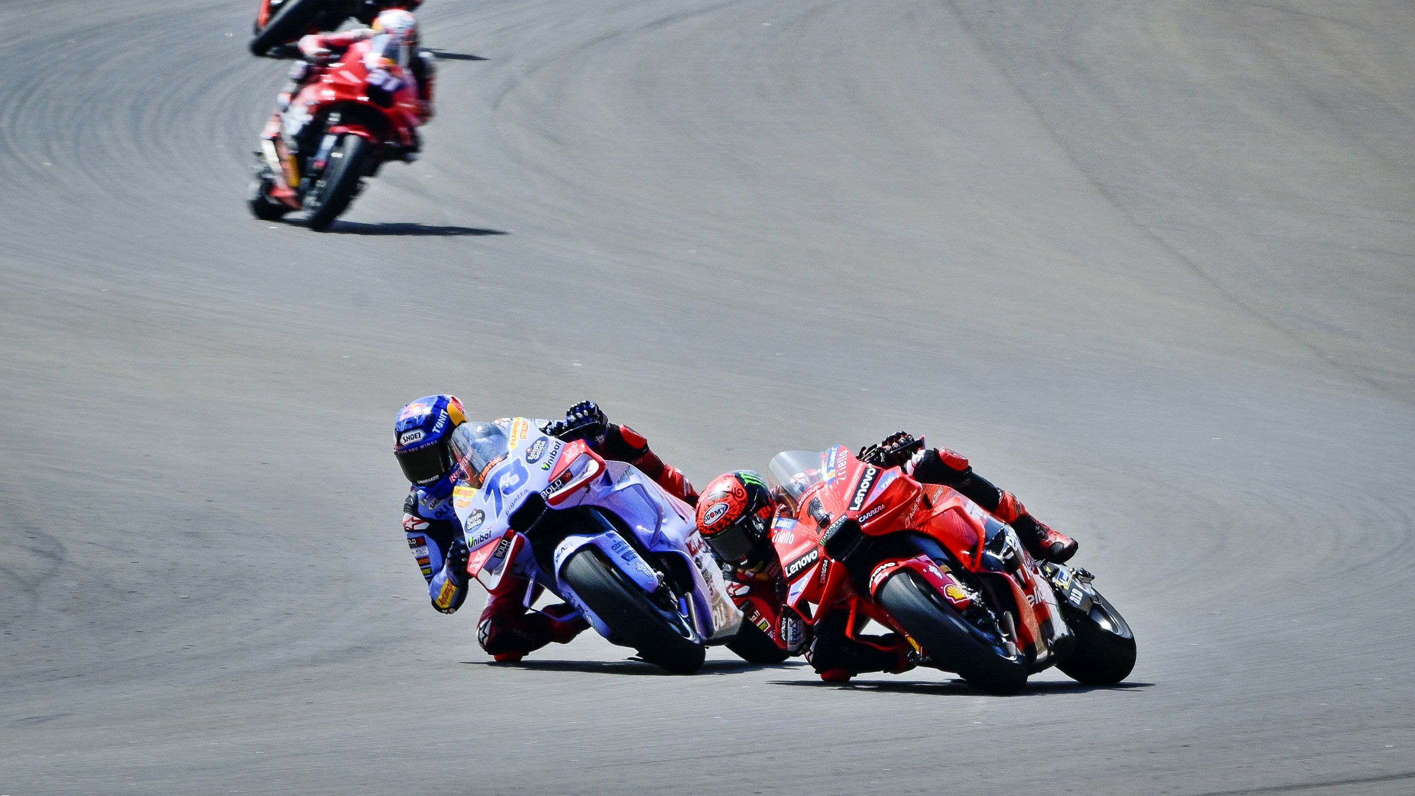 Pecco Bagnaia y Álex Márquez instantes antes del impacto, MotoGP Aragón 2024