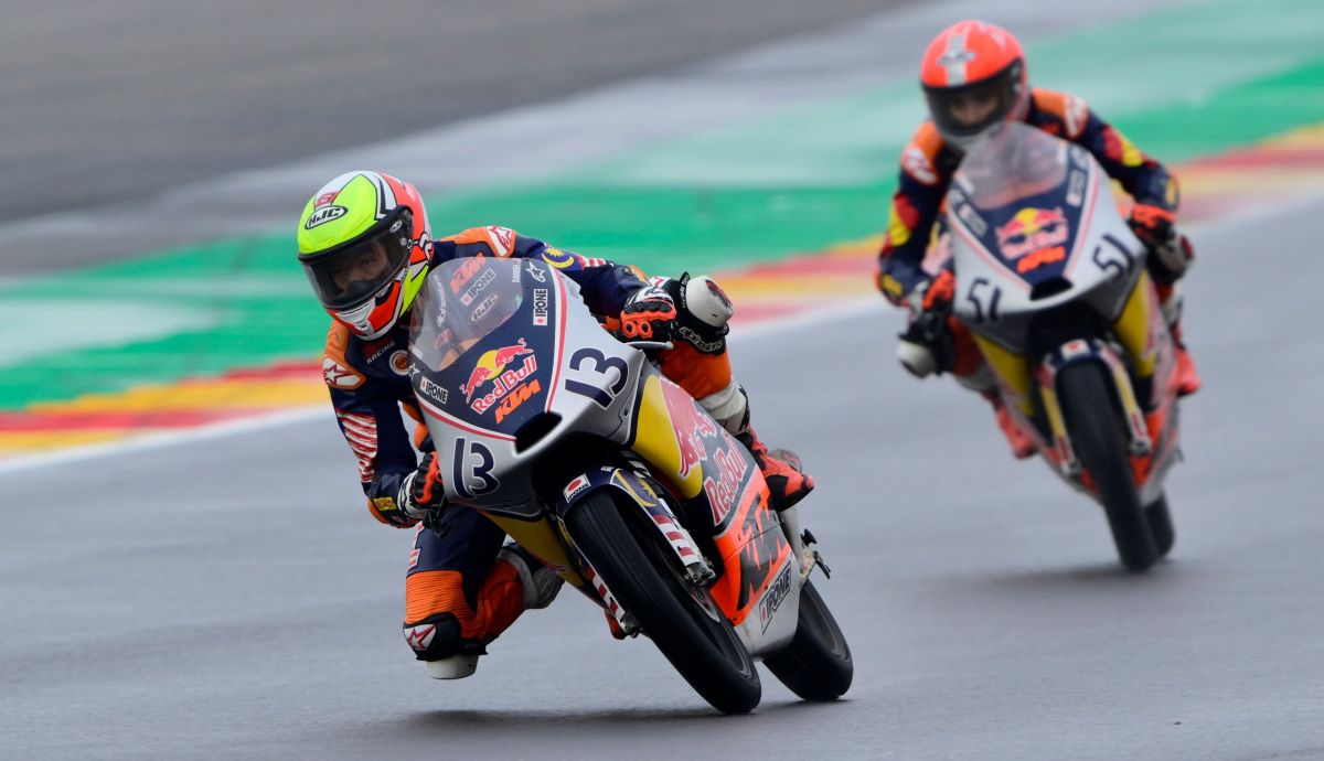 Hakim Danish se escapa de Brian Uriarte rumbo a su primer triunfo en la MotoGP Rookies Cup Hakim Danish se escapa de Brian Uriarte rumbo a su primer triunfo en la MotoGP Rookies Cup