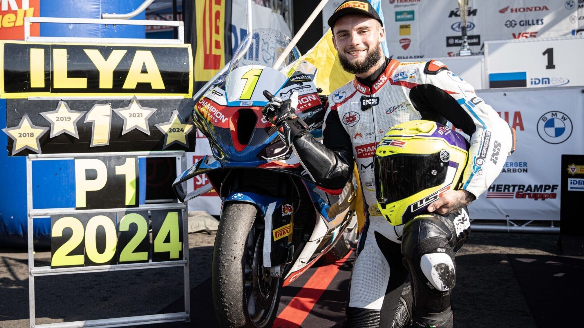 Ilya Mikhalchik celebra su cuarto título del IDM Superbike