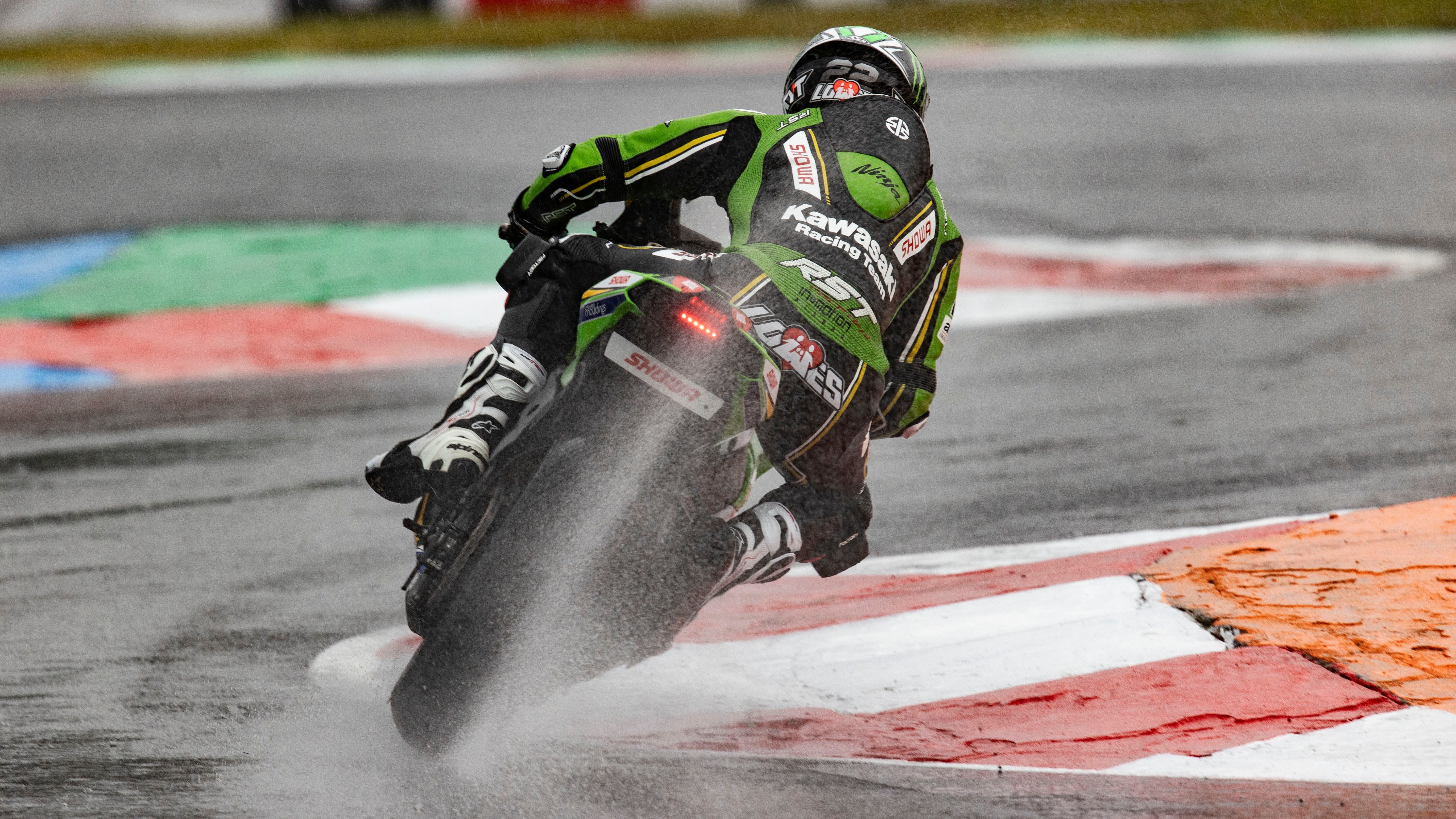 Alex Lowes se ha llevado la Superpole de Magny Cours en mojado