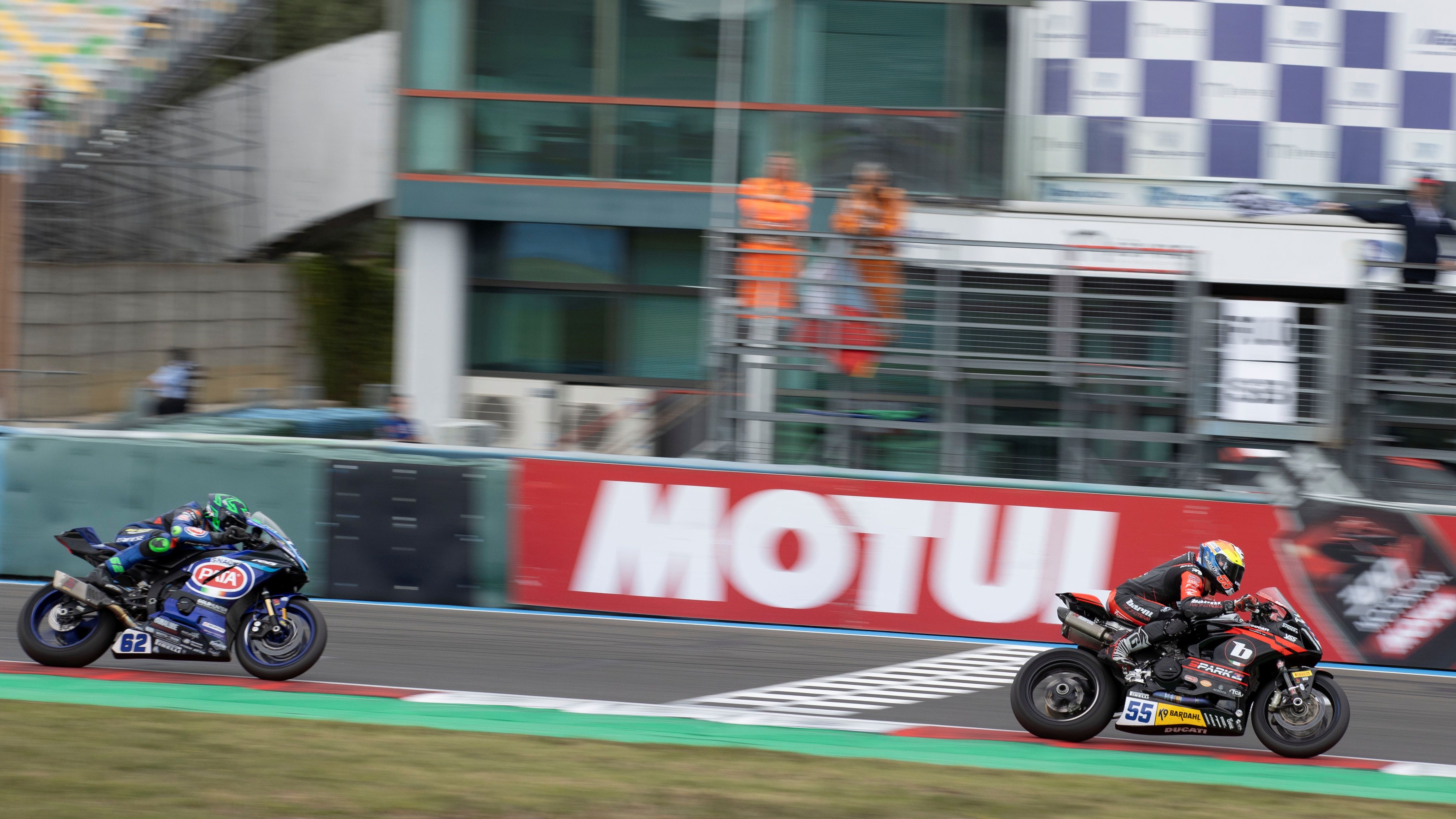 Yari Montella gana en Magny Cours ante Stefano Manzi