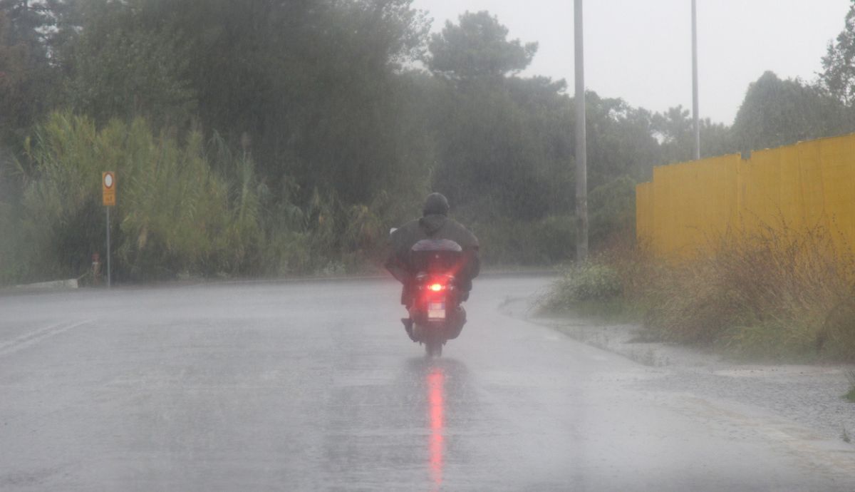 Conducir la moto por suelo resbaladizo