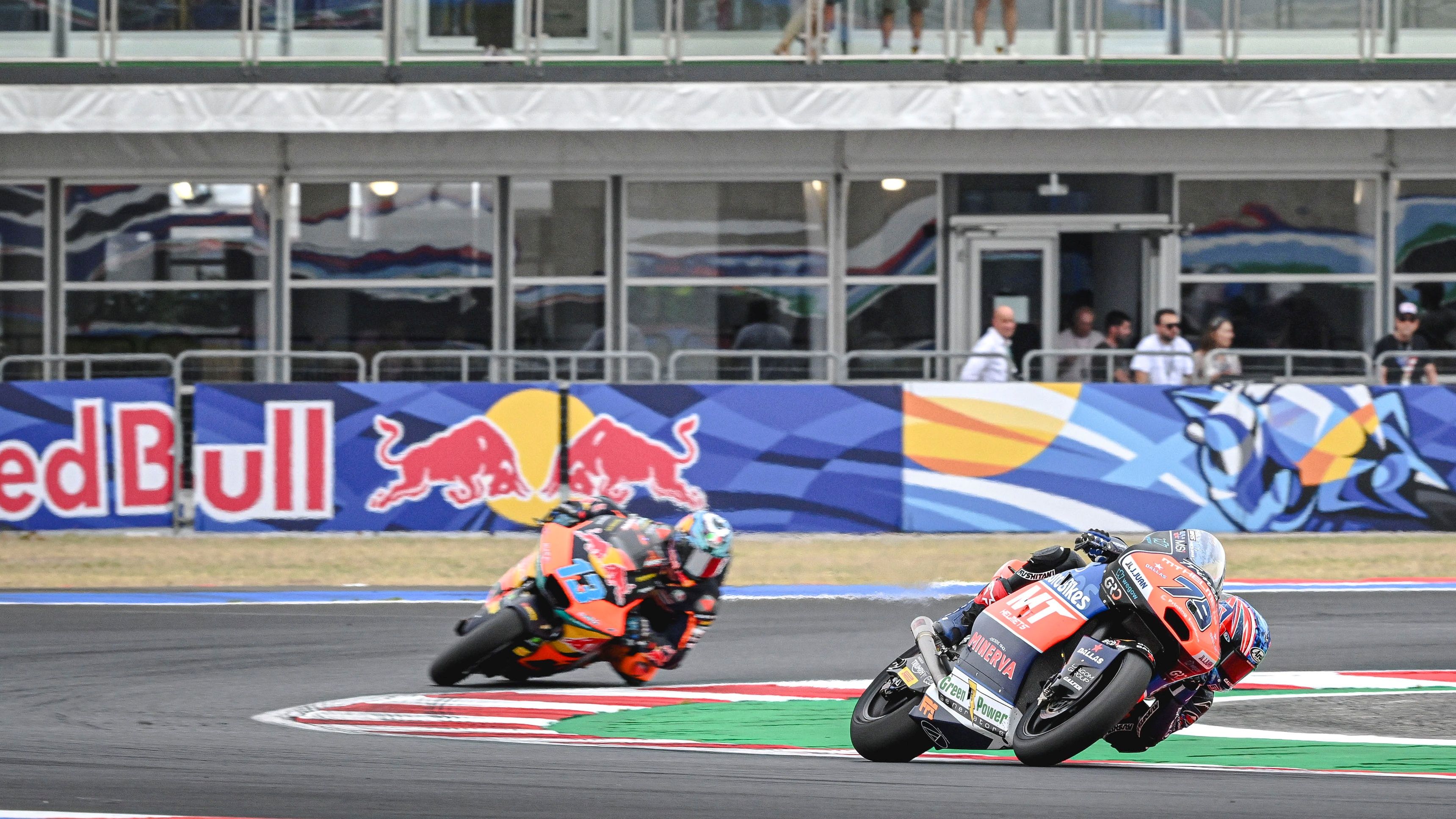 Ai Ogura perseguido por Celestino Vietti, Moto2 San Marino 2024