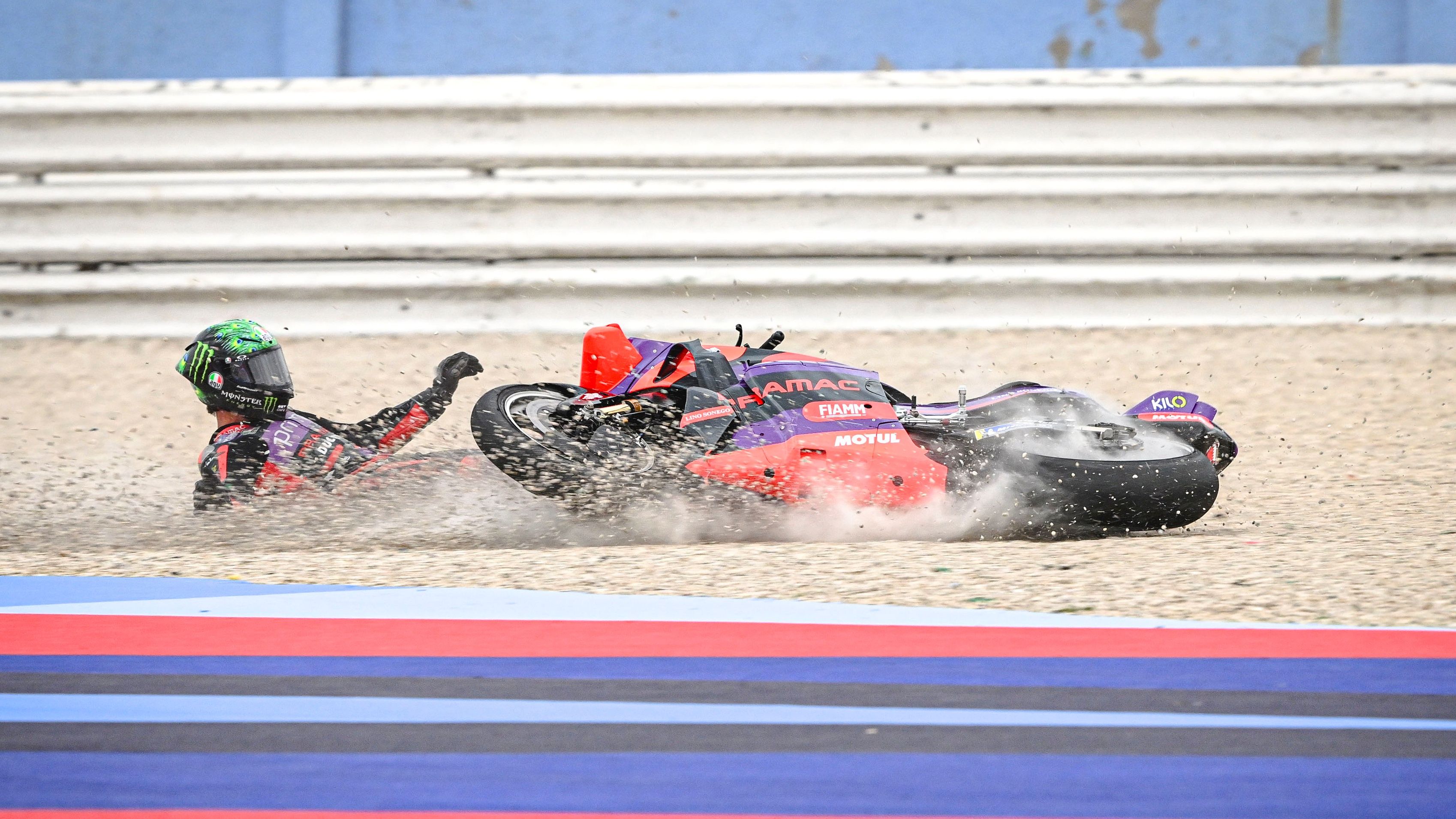 Franco Morbidelli cae cuando rodaba en podio, MotoGP San Marino 2024