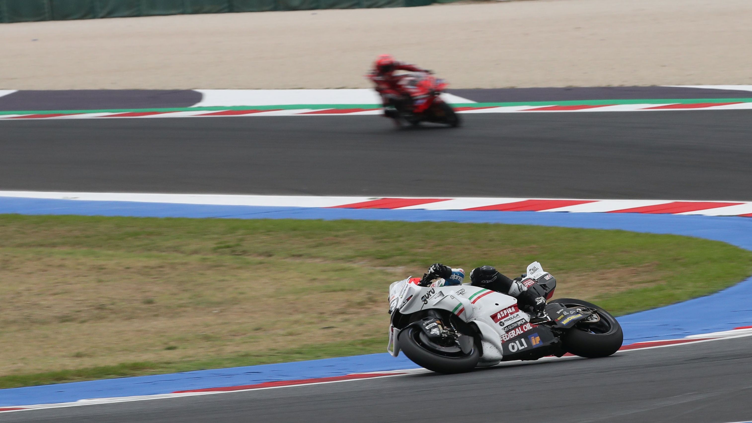 Marc Márquez se escapa de Pecco Bagnaia, MotoGP San Marino 2024