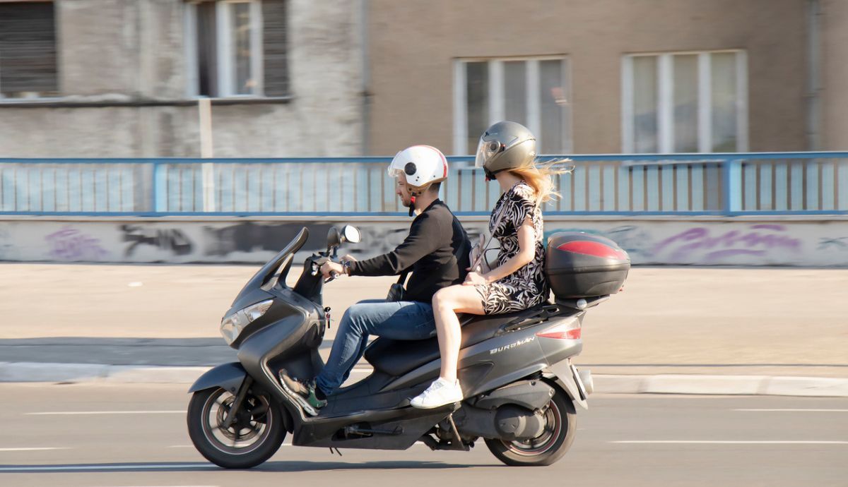 Reglamentos sobre el transporte de pasajeros en motocicleta en España