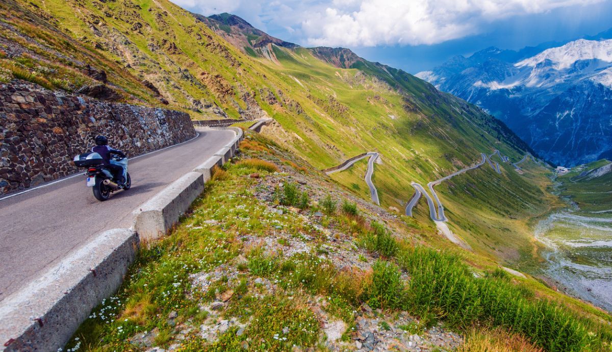 Consejos para conducir moto de forma segura en montaña