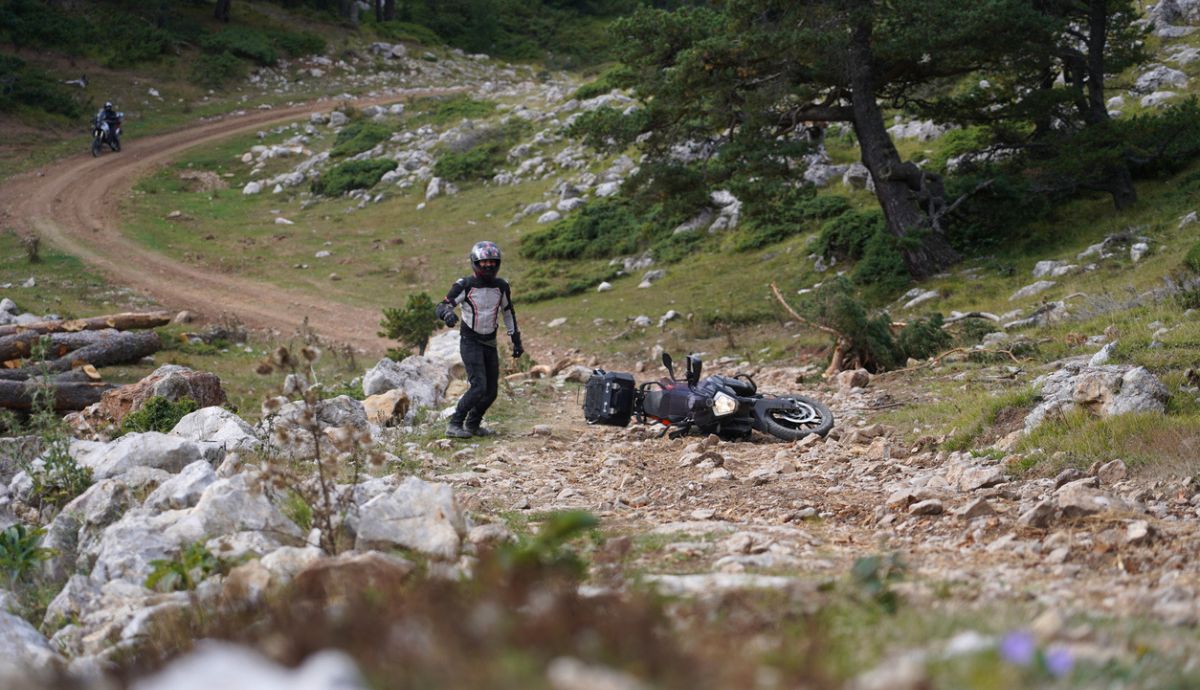 Factores de riesgo de accidentes de moto en zonas rurales y cómo prevenirlos