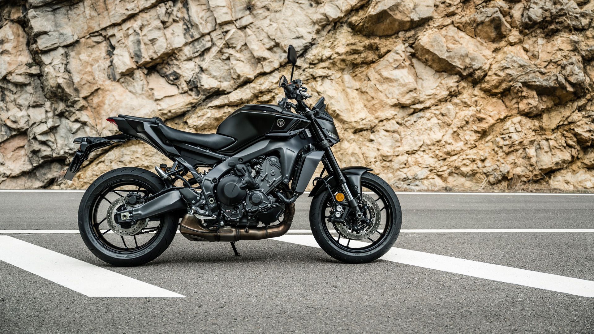 Yamaha MT 09 Y AMT 2024 Estatica (2)