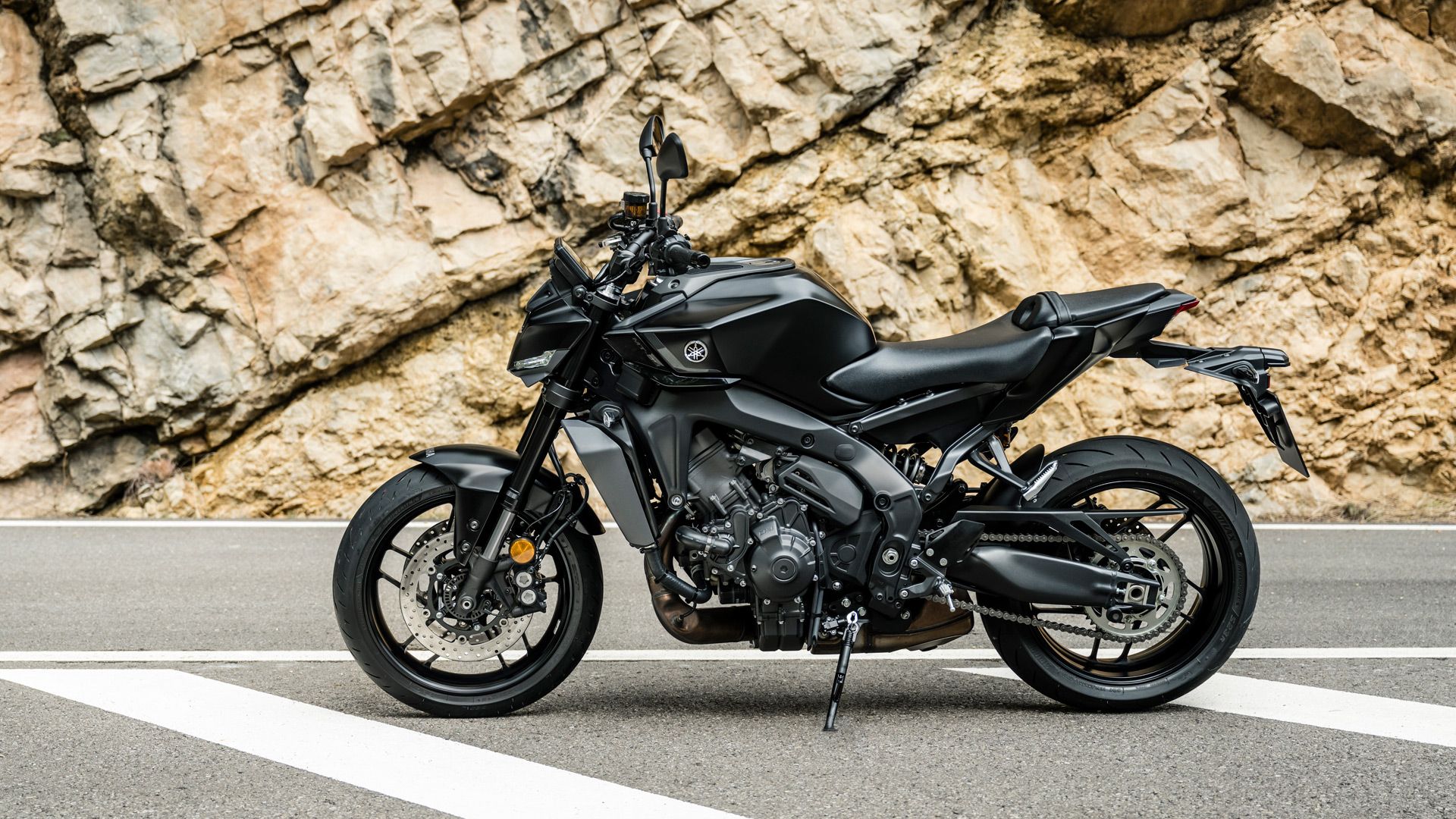Yamaha MT 09 Y AMT 2024 Estatica (3)