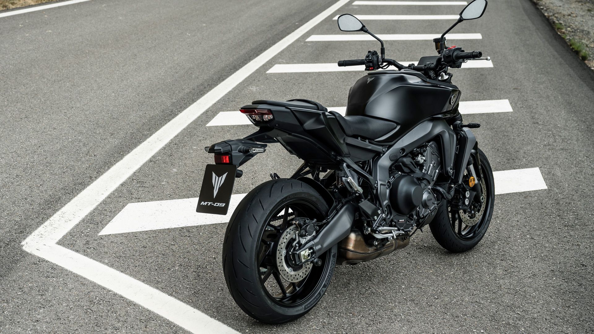 Yamaha MT 09 Y AMT 2024 Estatica (4)