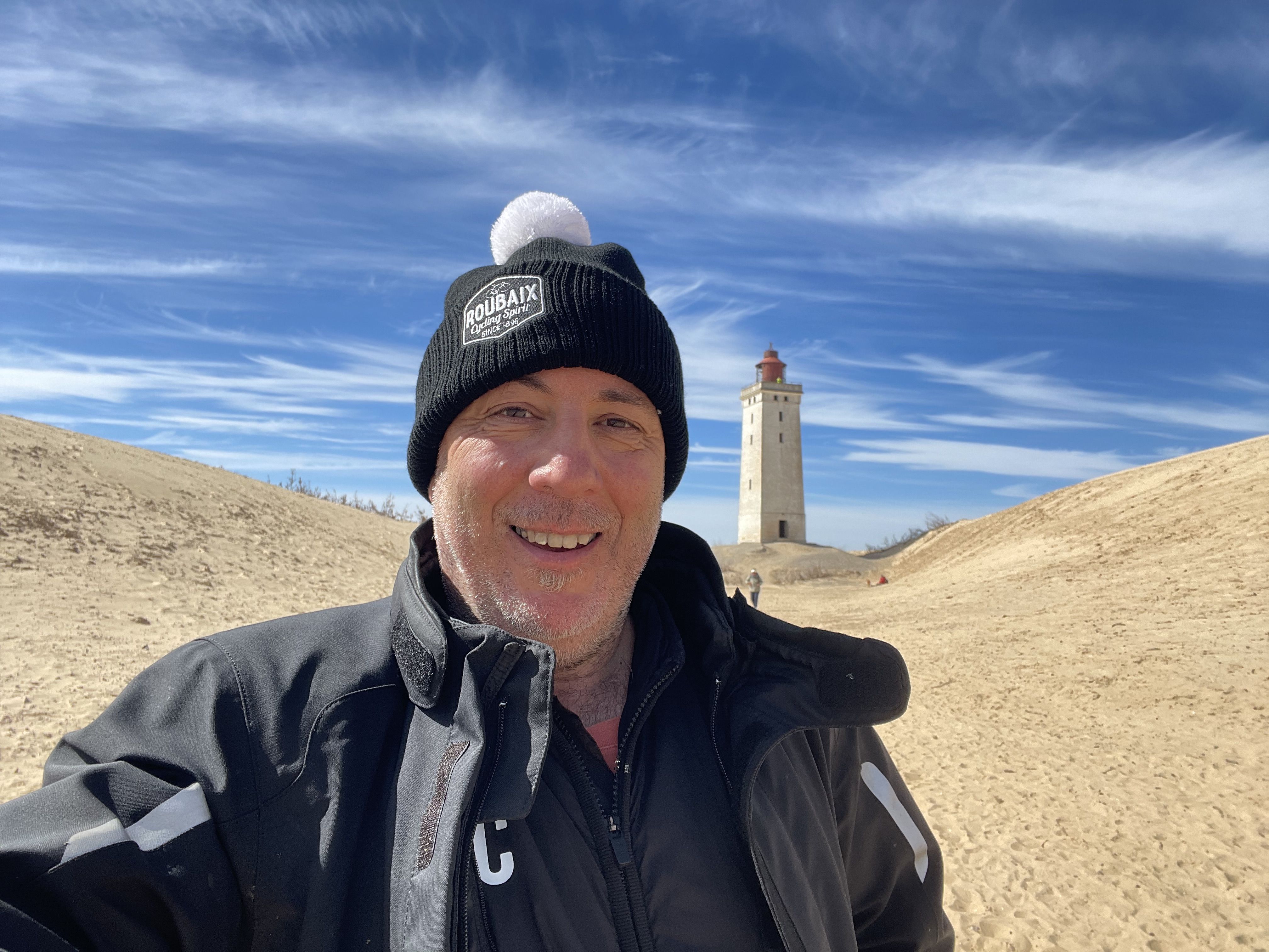 El faro de Rubjerg Knude huyendo de las dunas