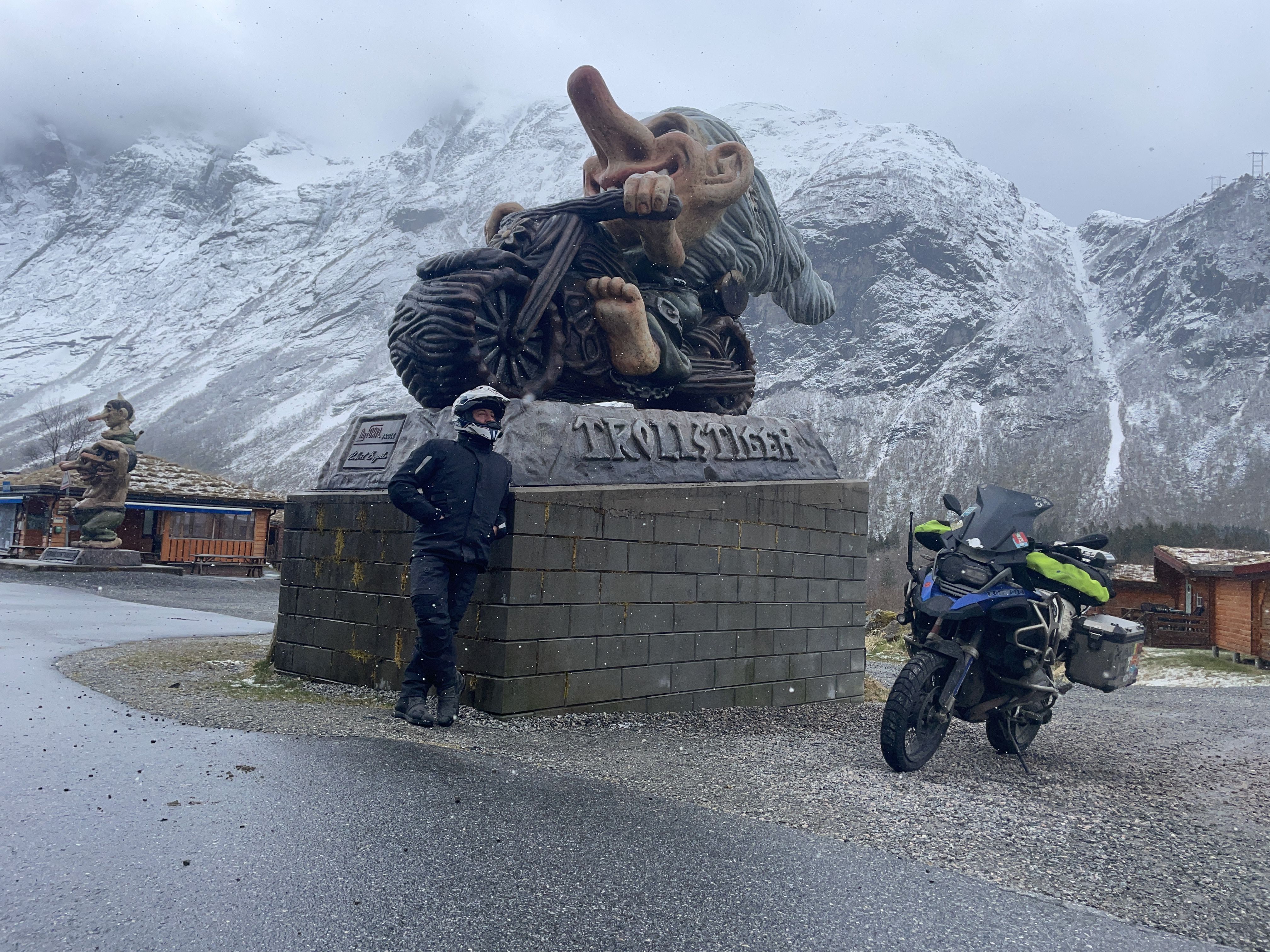 Estampa típica en la Trollstigen